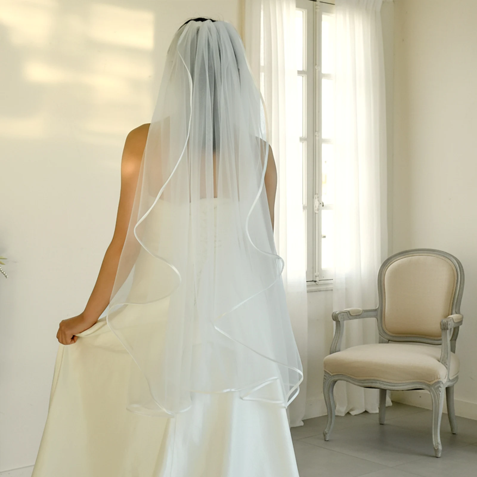 TOPQUEEN حجاب الزفاف الشريط موجة حافة طرحة زفاف الزفاف قصيرة طبقة واحدة أنيقة Rochii مع مشط للتخصيص V302