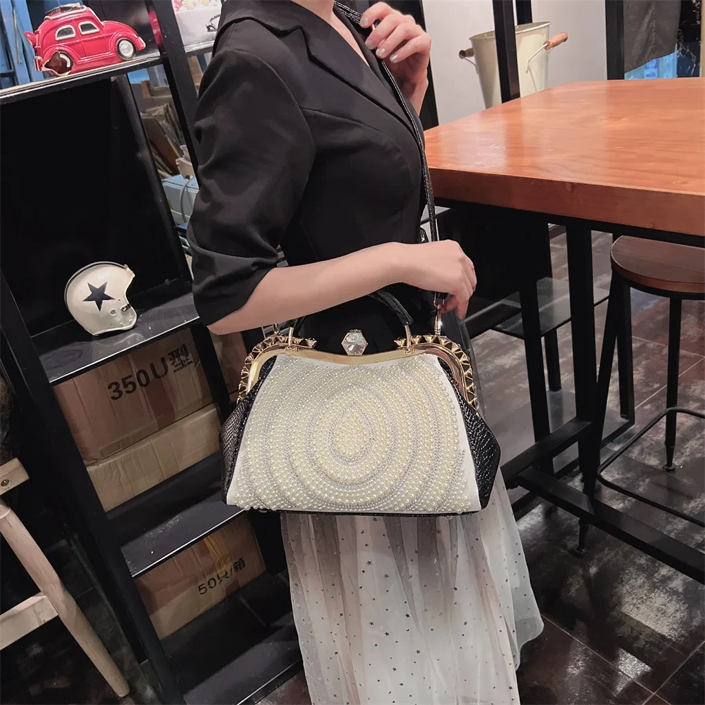 Genuine Leather Women\'s Handbag 2023 New Fashion Lady Diamond Rhinestone Clip Bag Casual Pearl Shoulder Messenger Bags