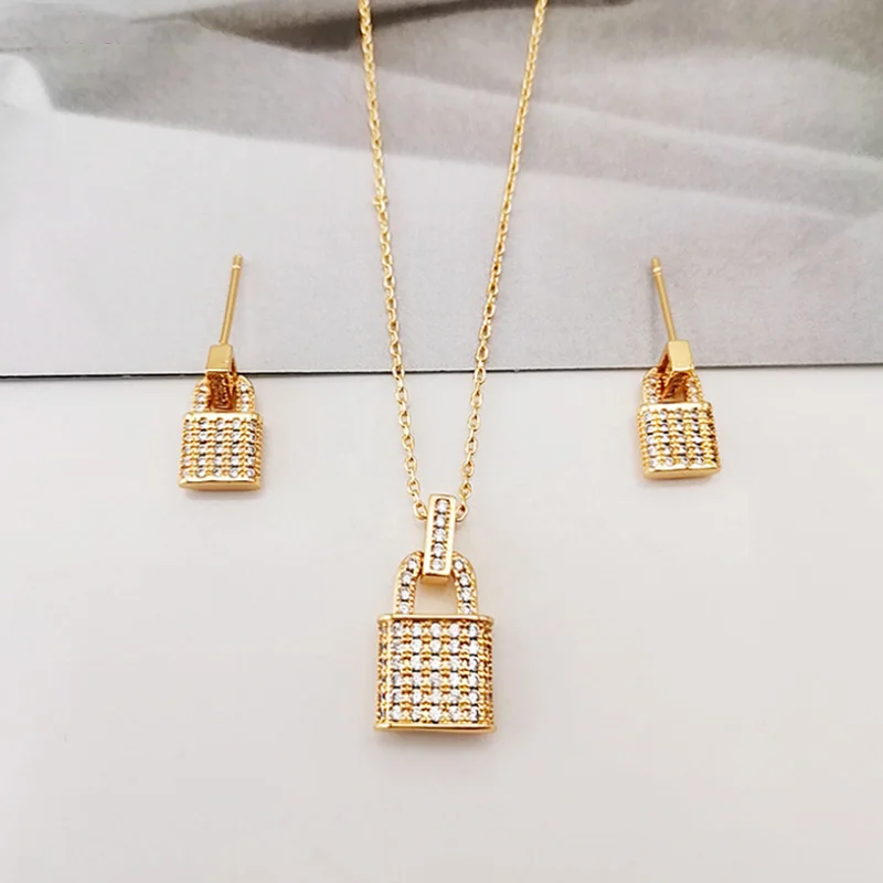 

Fashion Personality Lock Titanium Steel Micro-Inlaid AAA Zircon Silver Needle Earrings Necklace Luxury Suit