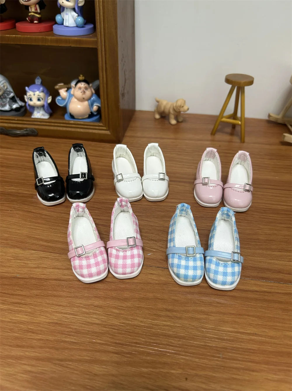 BJD人形の靴は1/4サイズに適していますオールマッチの光沢のある革靴人形アクセサリー（1ポイント）