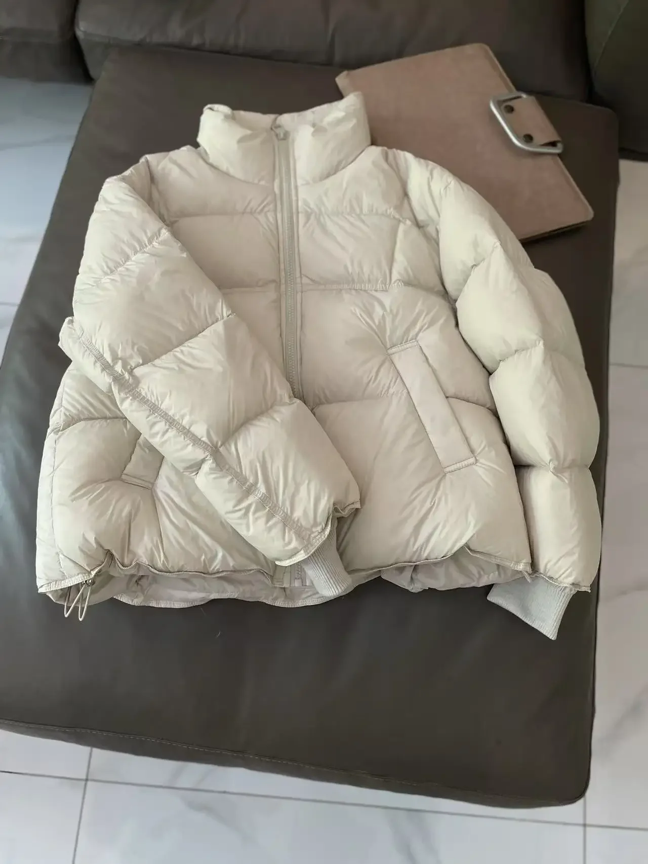 سترة منتفخة 90% الأبيض بطة أسفل سترة 2026 شتاء جديد قصير أسفل سترة للنساء البخاخ رشاقته الخبز معطف ملابس خارجية