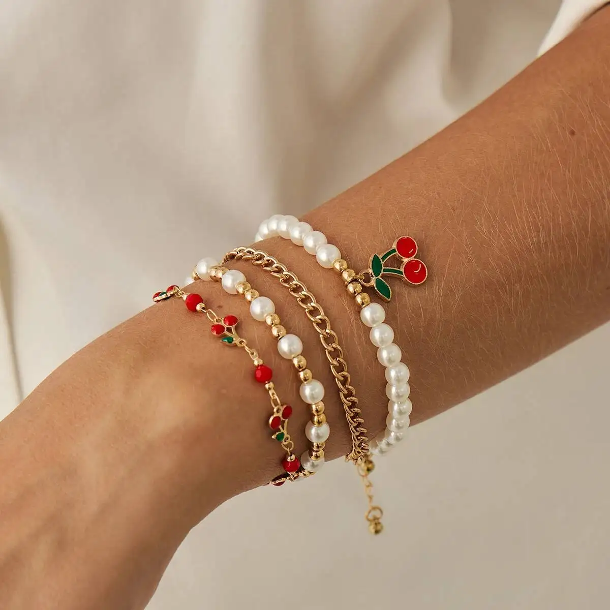 

4Pcs Sweet Romantic Imitation Pearls Cherry Beads Bracelet Set Trendy Exquisite Alloy Drip Oil Bangle Y2k Jewelry
