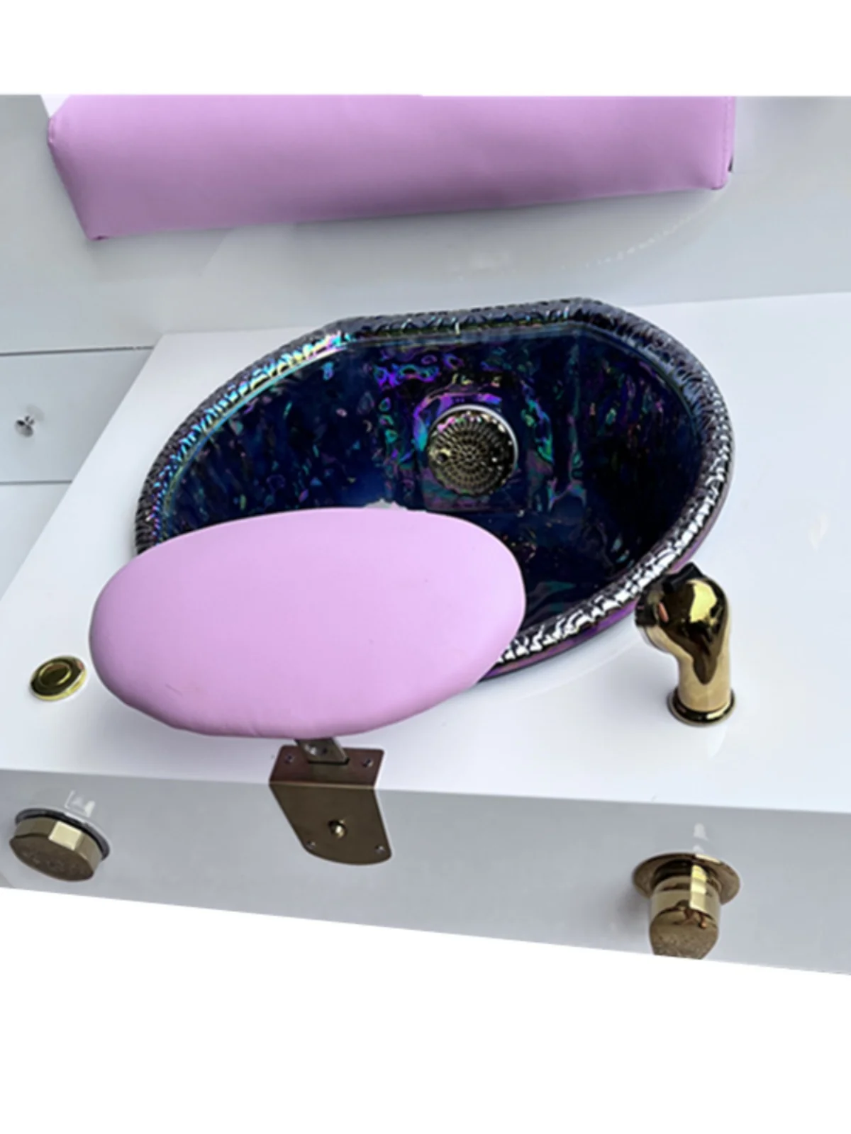 Multifunctional foot bath manicure sofa with sink can soak hands with surf lights.