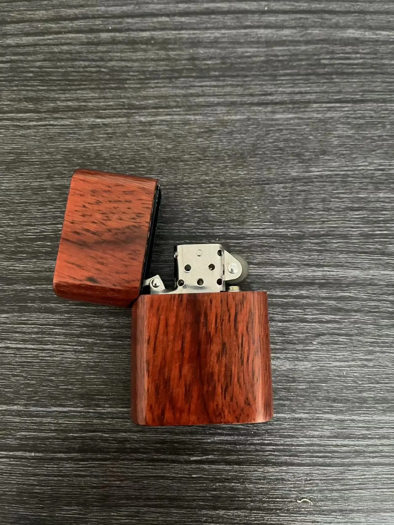 Handmade carved red sandalwood lighter, kerosene windproof grinding wheel lighter, retro personalized creative collection gift