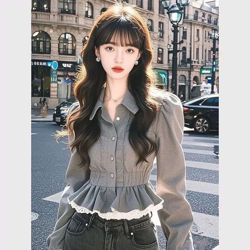 

Элегантная блузка с длинными рукавами во французском стиле, кружевной отделкой и воланами