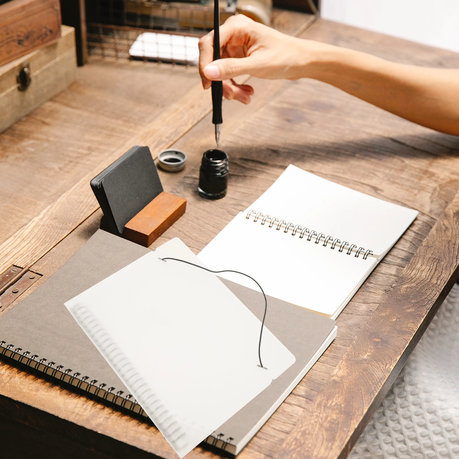 Copertina del manuale Raccoglitore traslucido Materiale PP Liscio Facile da pulire Protezione per notebook di lunga durata Regalo squisito per ufficio