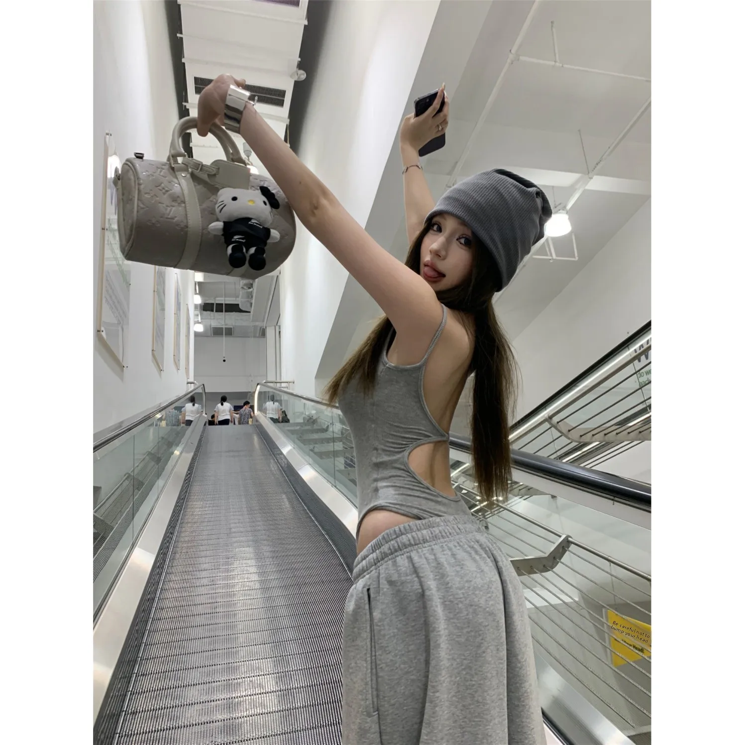 

Корейский повседневный комплект для женщин, лето 2025, новый топ с ремешками, тонкие широкие брюки с высокой талией, модный наряд из двух предметов