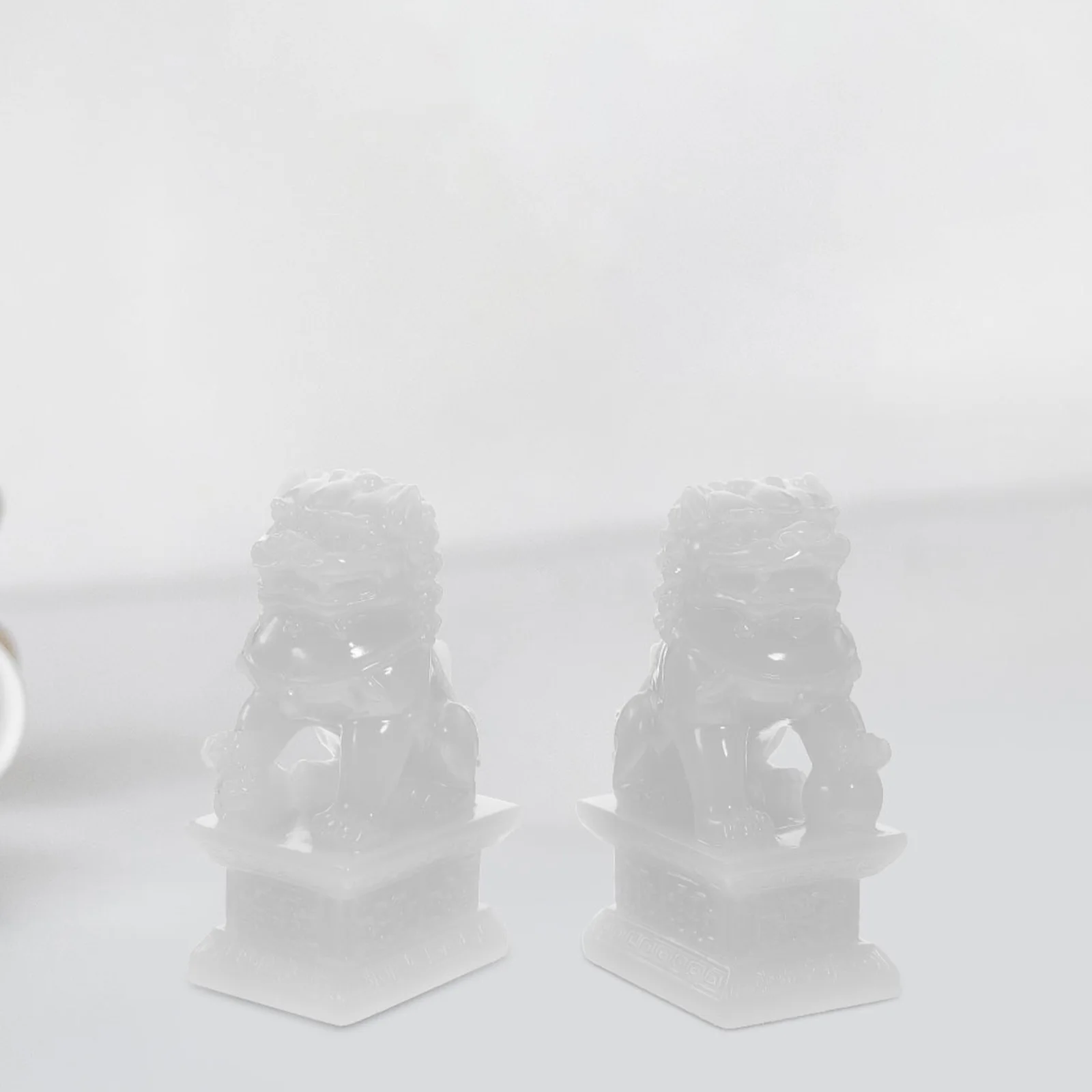 

White Resin Lion Statue Miniature Desktop Decor Office Auspicious Craft Collectable Gift Long Lasting Chinese Style