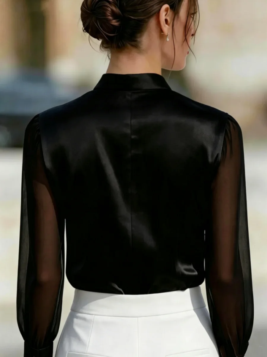 Damen Glänzende Satin-Bluse mit Stehkragen, V-Ausschnitt und Transparenten Langen Ärmeln – Detail 7