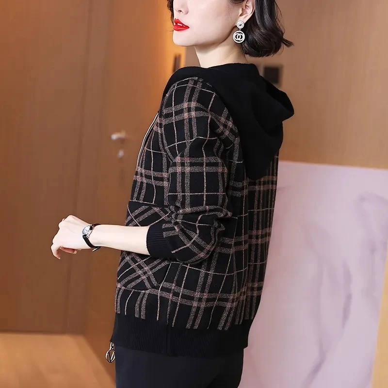 2023 Autumn New Middle-aged Mother Cardigan Sweater Fashion Hooded Plaid Zipper Knitted Coat Women Casual Knitting Cardigan Tops