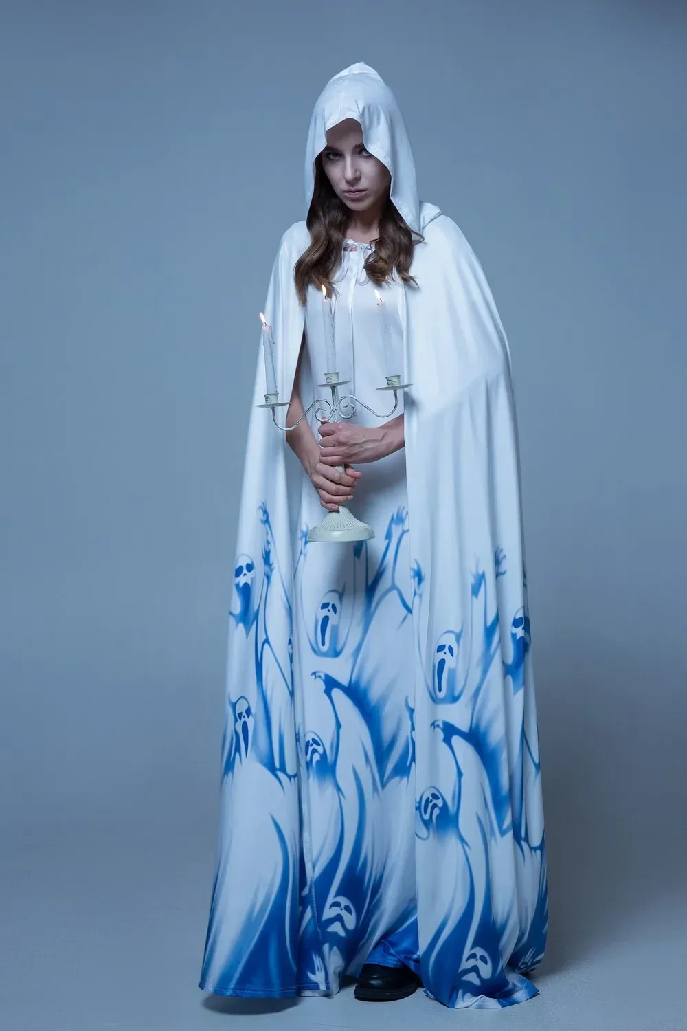 زي الهالوين التنكري لمصاصي الدماء والساحرة الشيطانية الفاخرة