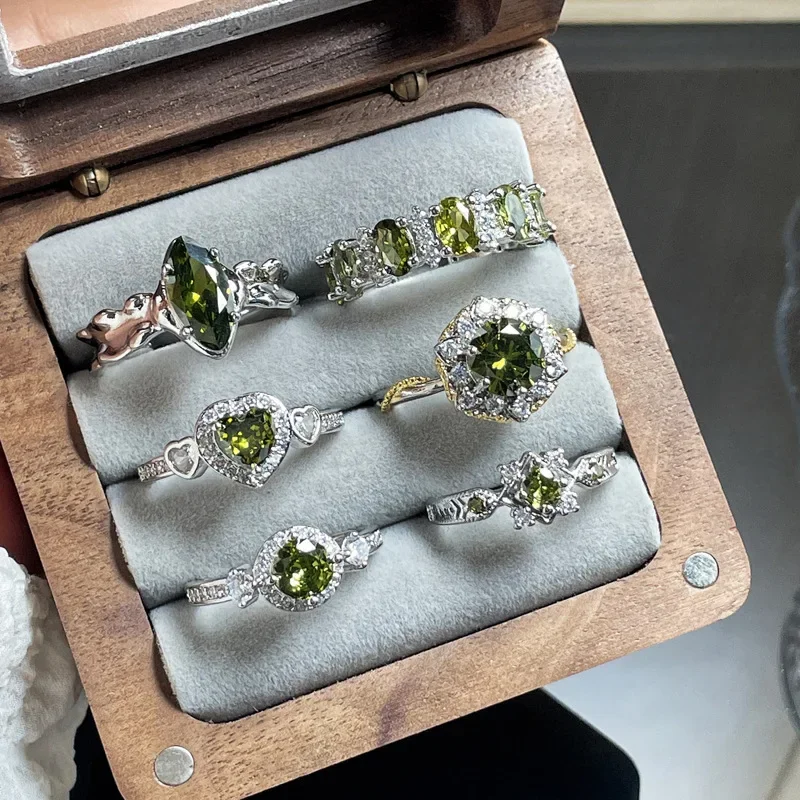 Anello di apertura personalizzato da donna con zirconi verde oliva dolce e fresco di lusso leggero, delicato anello per l'indice con vento freddo