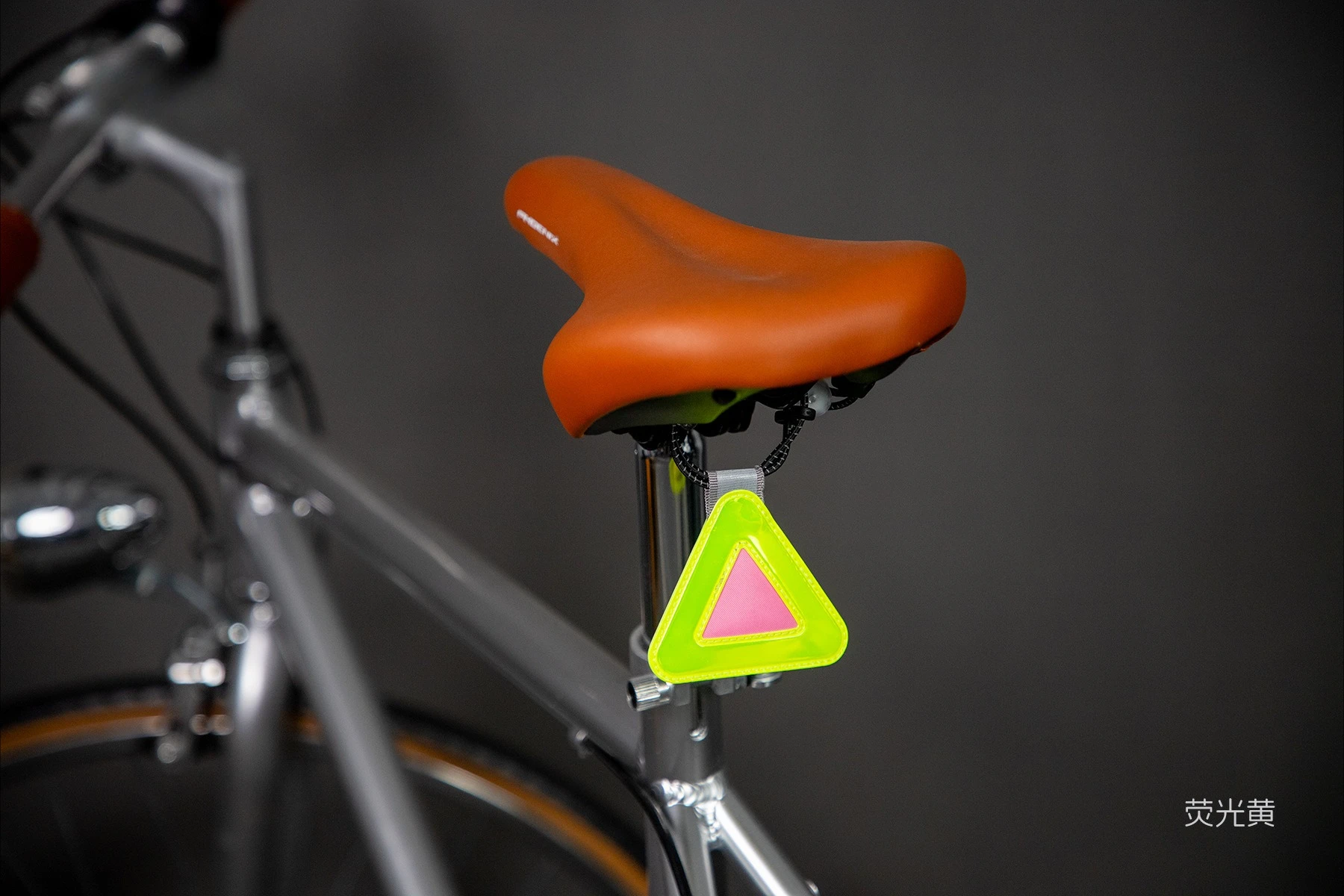 Multifunktionales elastisches reflektierendes Dreiecksschild, Fahrradsattel-Hängereflektor, Sicherheitswarnetikett für Nachtfahrten zur Sicherheit. – Detail 12