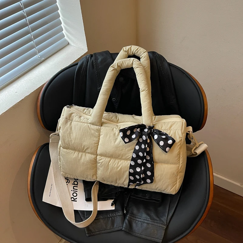 2026 Neue Designer-Schultertasche mit Karomuster, Space-Baumwoll-Handtasche für Damen, Große Kapazität, Daunengepolsterte Gesteppte Einkaufstasche für Damen – Detail 29