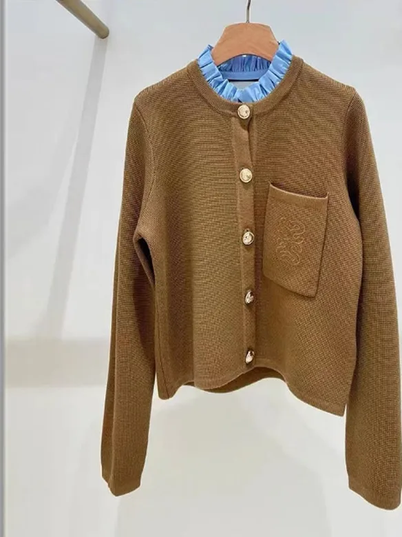 

Early Spring Vintage Unbuttoned Knitted Woolen Sweater with Detachable Collar And Embroidery Puffy Collar Ladies' Casual Wear