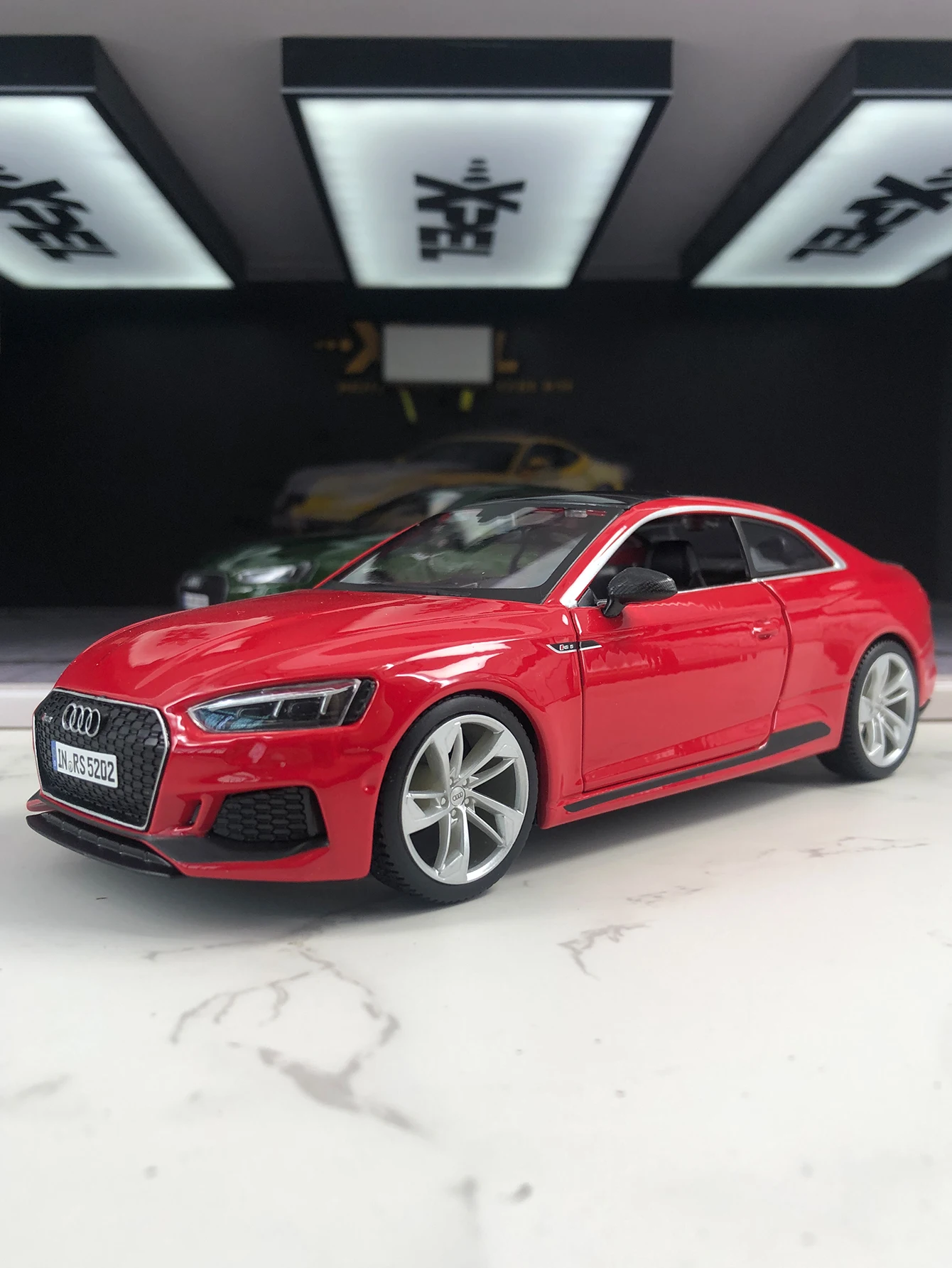 

Bburago 1:24 simulation zinc alloy Audi RS5 Coupe model car, static ornament, metal collectible gift car