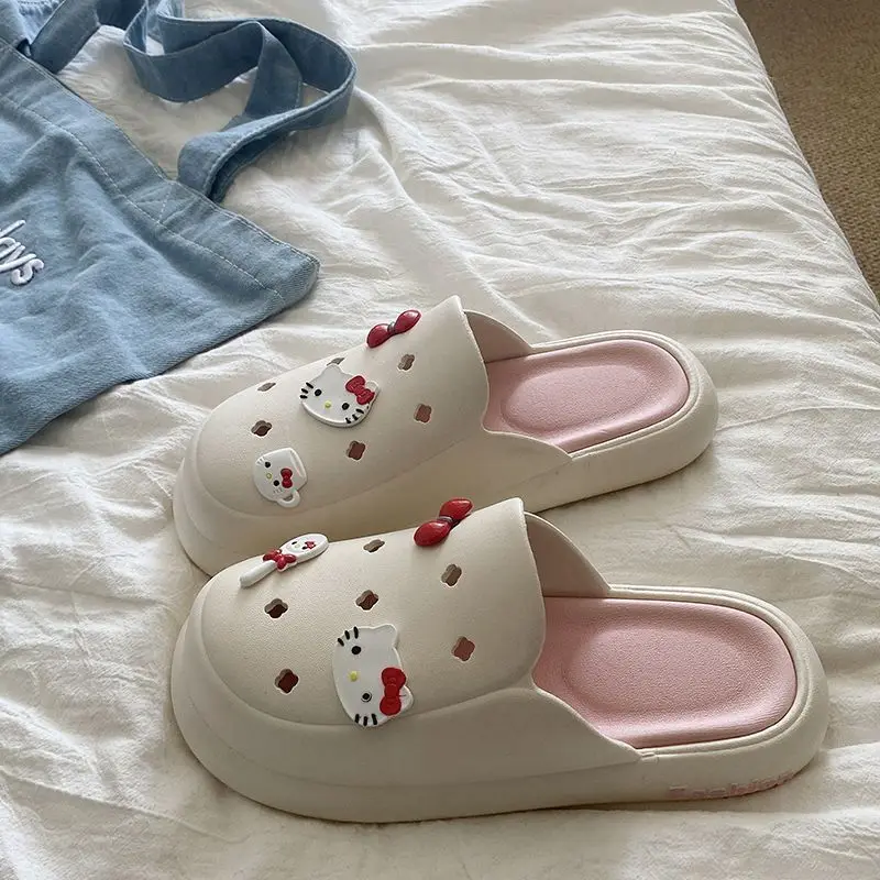 

Sanrio/мультяшная обувь Hello Kitty с отверстиями, женские летние мягкие нескользящие тапочки с защитой от запаха, универсальная модная домашняя обувь в корейском стиле