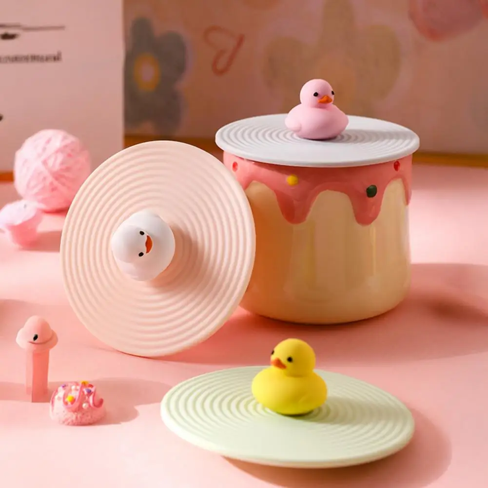 No-mess Cup Cover Silicone Cup Lid with Hanging Hook Leak-proof Dust-proof Mug Cover Soft Duck Shape Kitchen Accessory for Cups