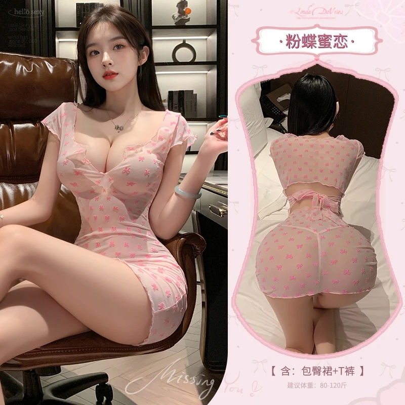 Daster seksi warna pink muda, model deep V transparan, bahan kain kasa lembut dengan detail bordir, pita, dan rok pendek.
