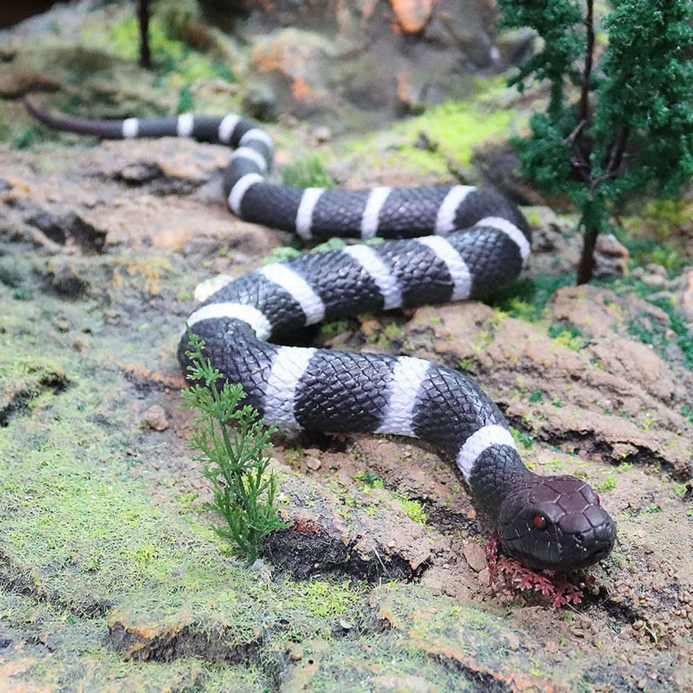 Lifelike Rubber Snakes Soft silver krait Snakes Safari Garden Props Joke Prank Gift Rain Forest Snake Toys Wild Life Snakes