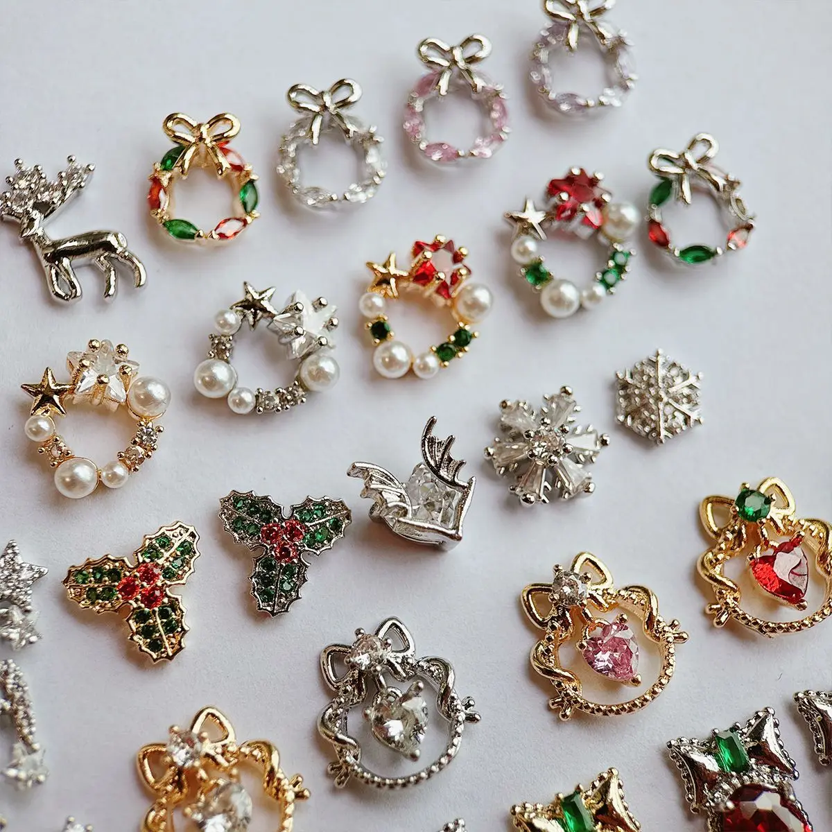 10pcs New Christmas Bells Wreath Snowflake Elk Zircon Nail Art Manicure Nails Accessories DIY Nail Decorations Supplies Charms