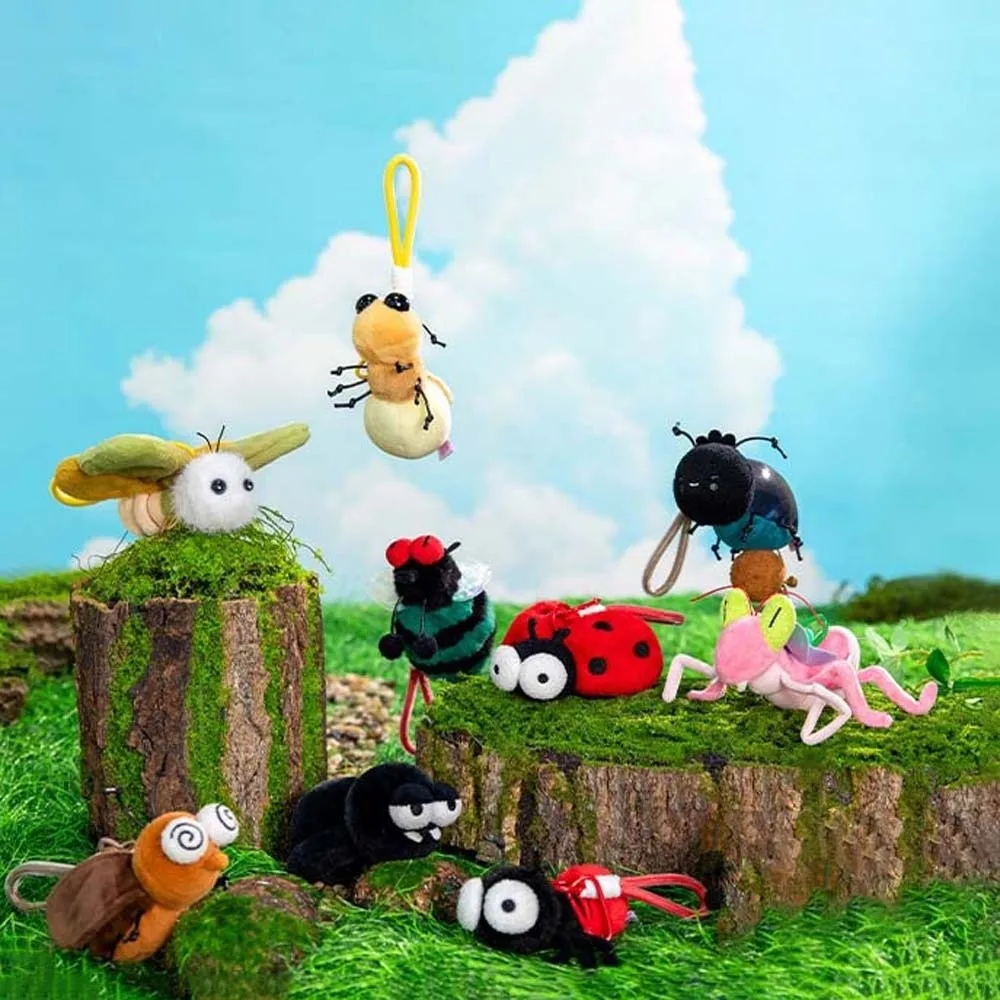 Creative Cartoon Plush Insects Key Ring Ladybug Polyester Moth Fly Pendant Magnetic Mantis Cockroach Key Chain Bag Hangings view 3