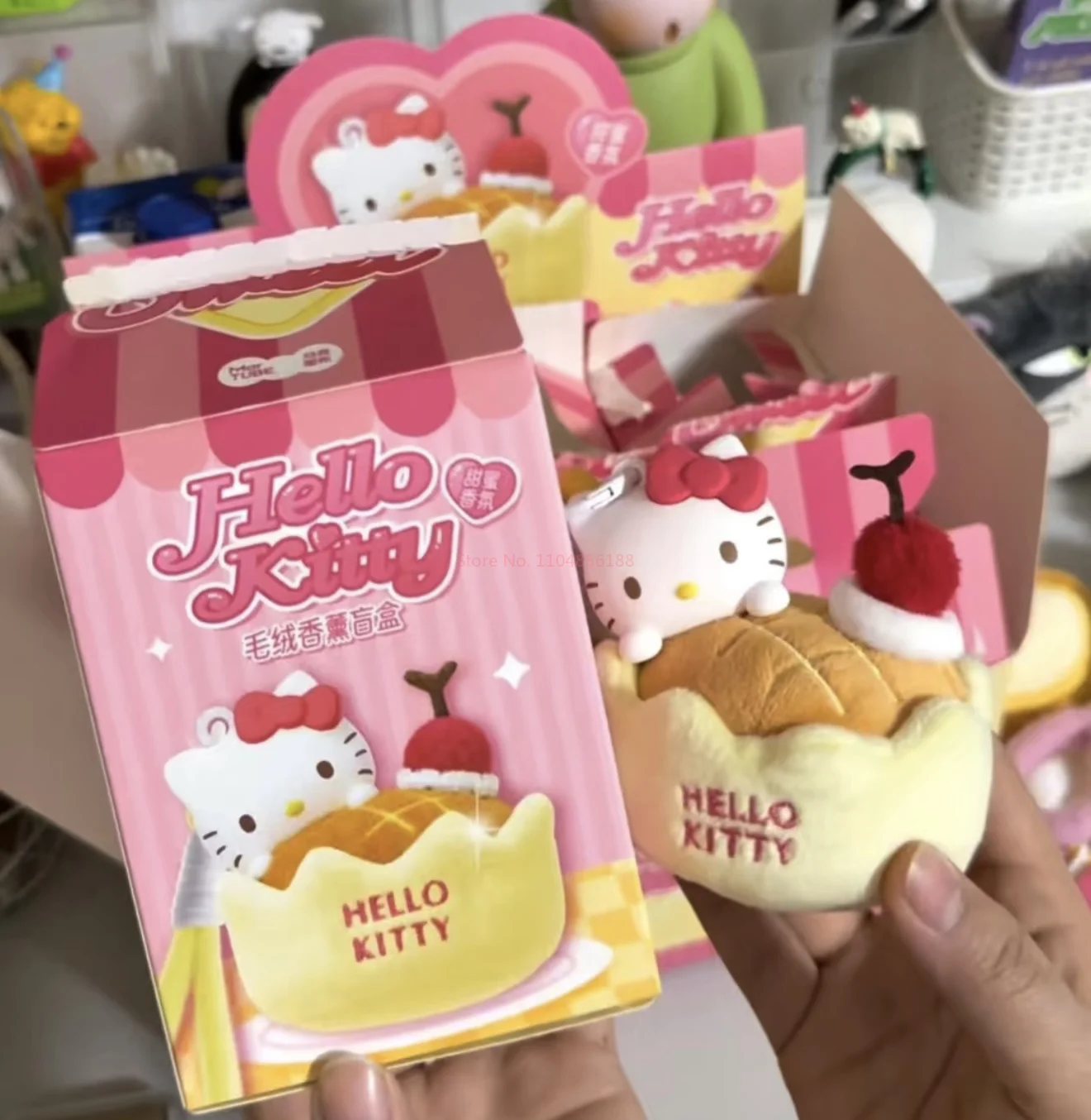 Heiße echte Sanrio Hellokitty Sweet Workshop Serie Blind Box duftende Anhänger Mystery Box Cartoon Kuchen individuelle Geschenk Dekor