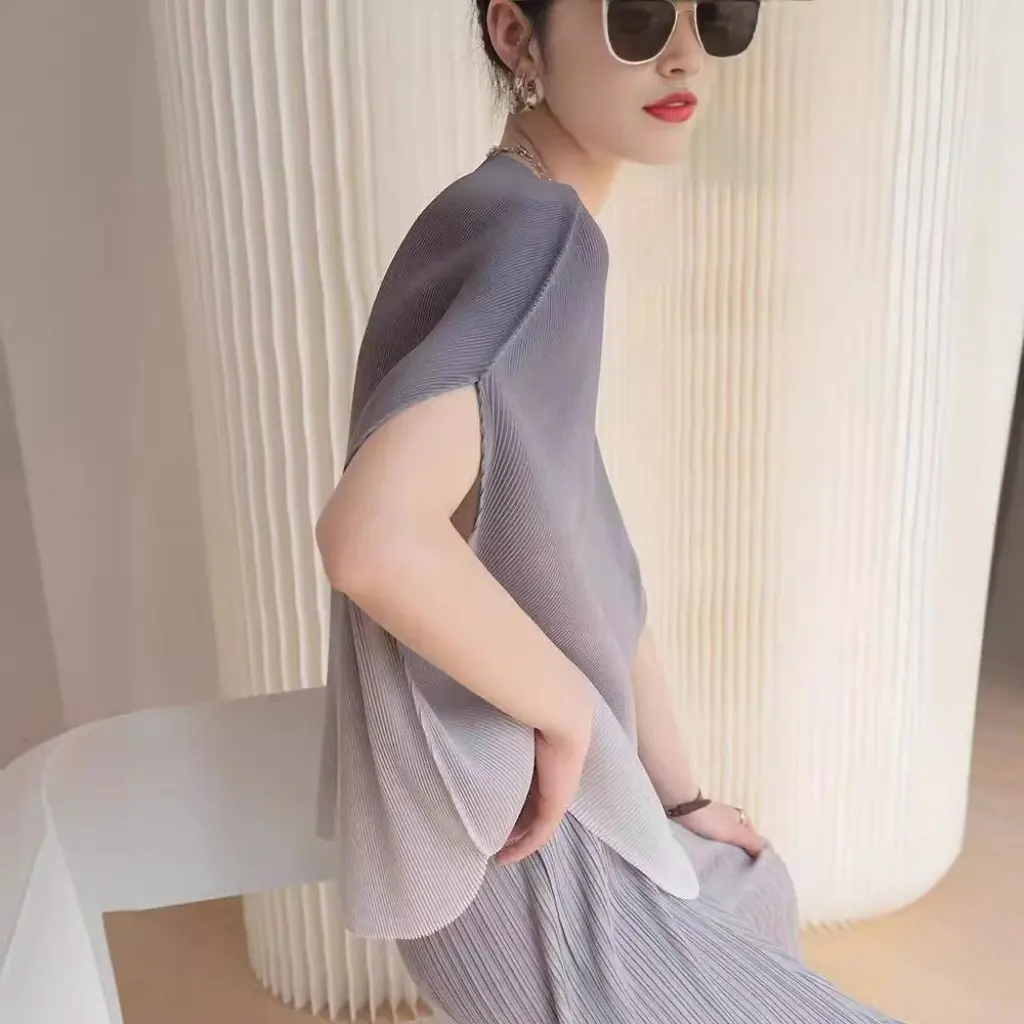 

Miyake Women's Gradient Design Top Summer Short-Sleeved Slim-Fit Batmobile Style plus Size Elegant Loose Thin T-shirt