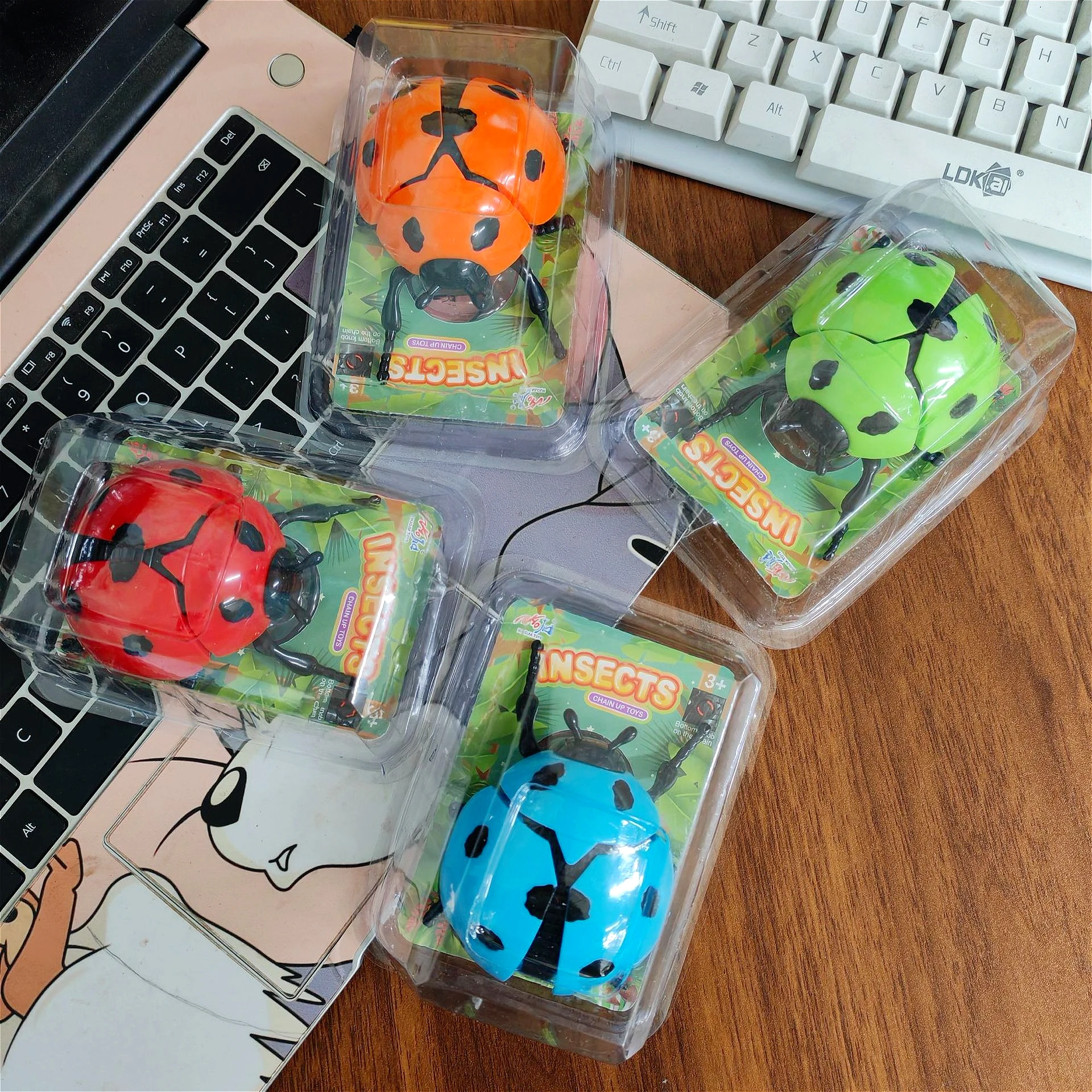 1/4PCS Creative Fun Clockwork Insect Gift Box Set Simulated Ladybug & Beetle Wind-Up Toys Decompression Decor Insect Model Gift
