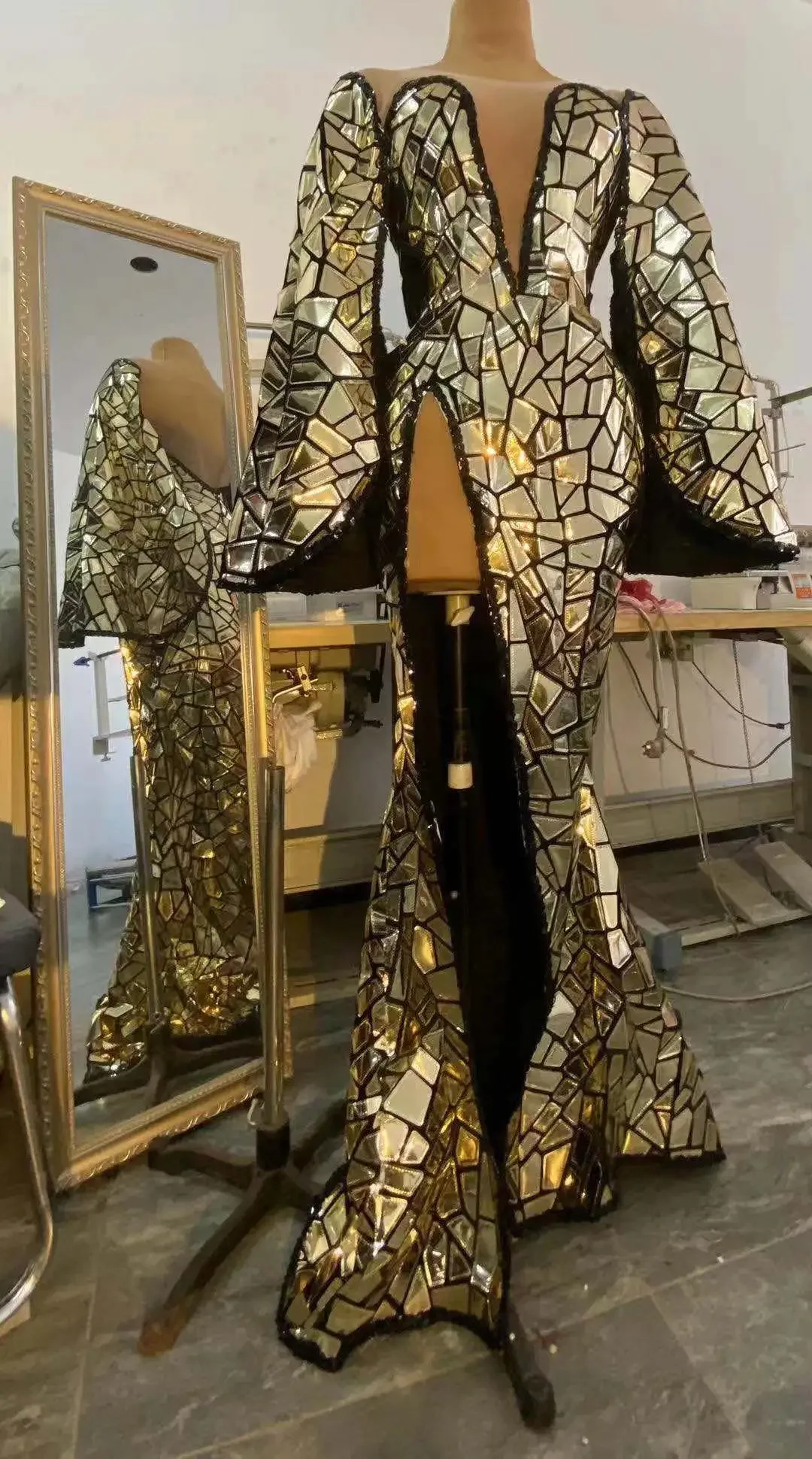 فستان طويل ذهبي ترتر بفتحة عالية للنساء للاحتفال بعيد الميلاد وحفلات الزفاف وحفلات المغني المثيرة لمرحلة النادي والاحتفال بأزياء الملكة السحب