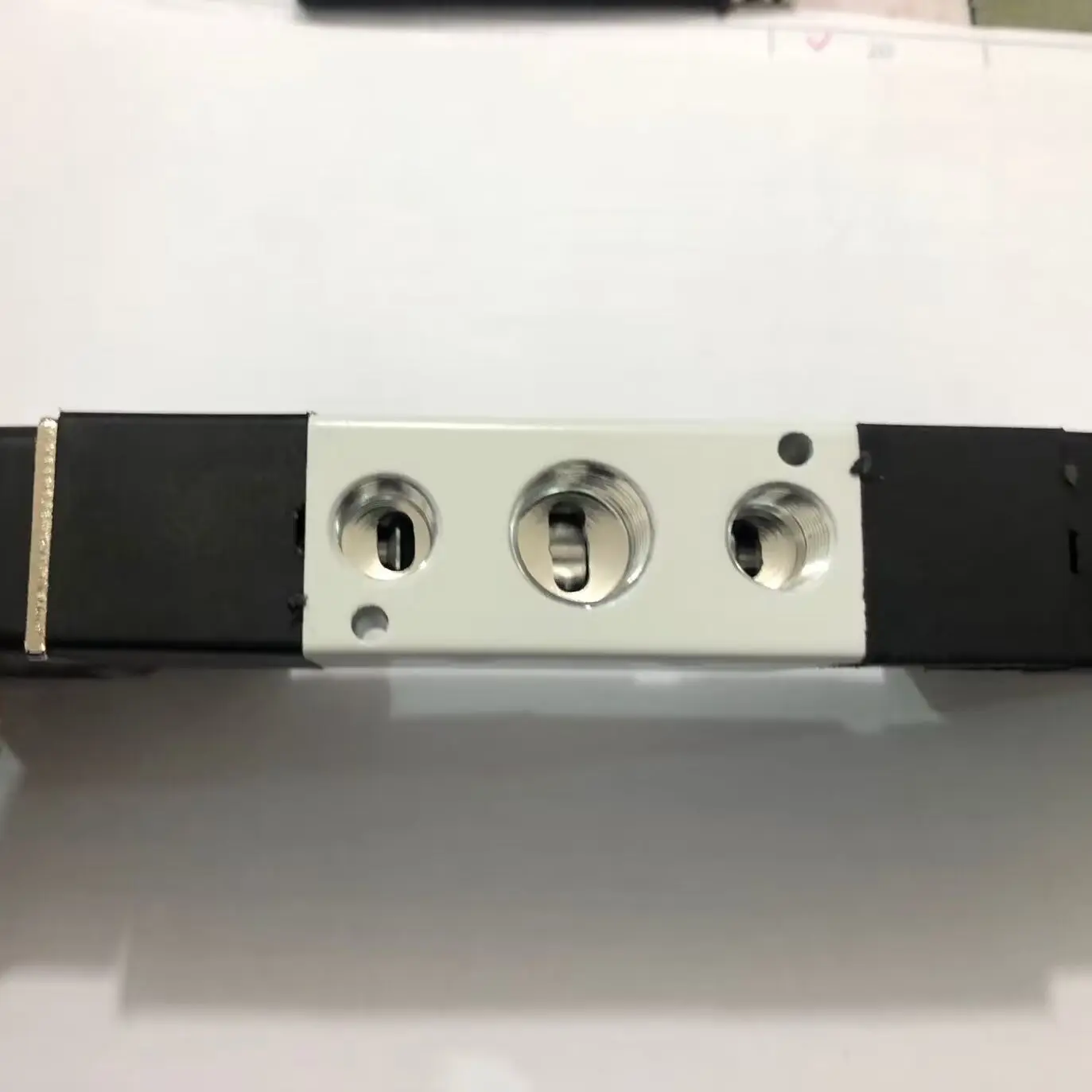 1/4\'\' Ports 4V230-08 4V230C-08 4V230E-08 3 Position 5 Way Air Solenoid Valve DC12V,DC24V or AC110V AC220V