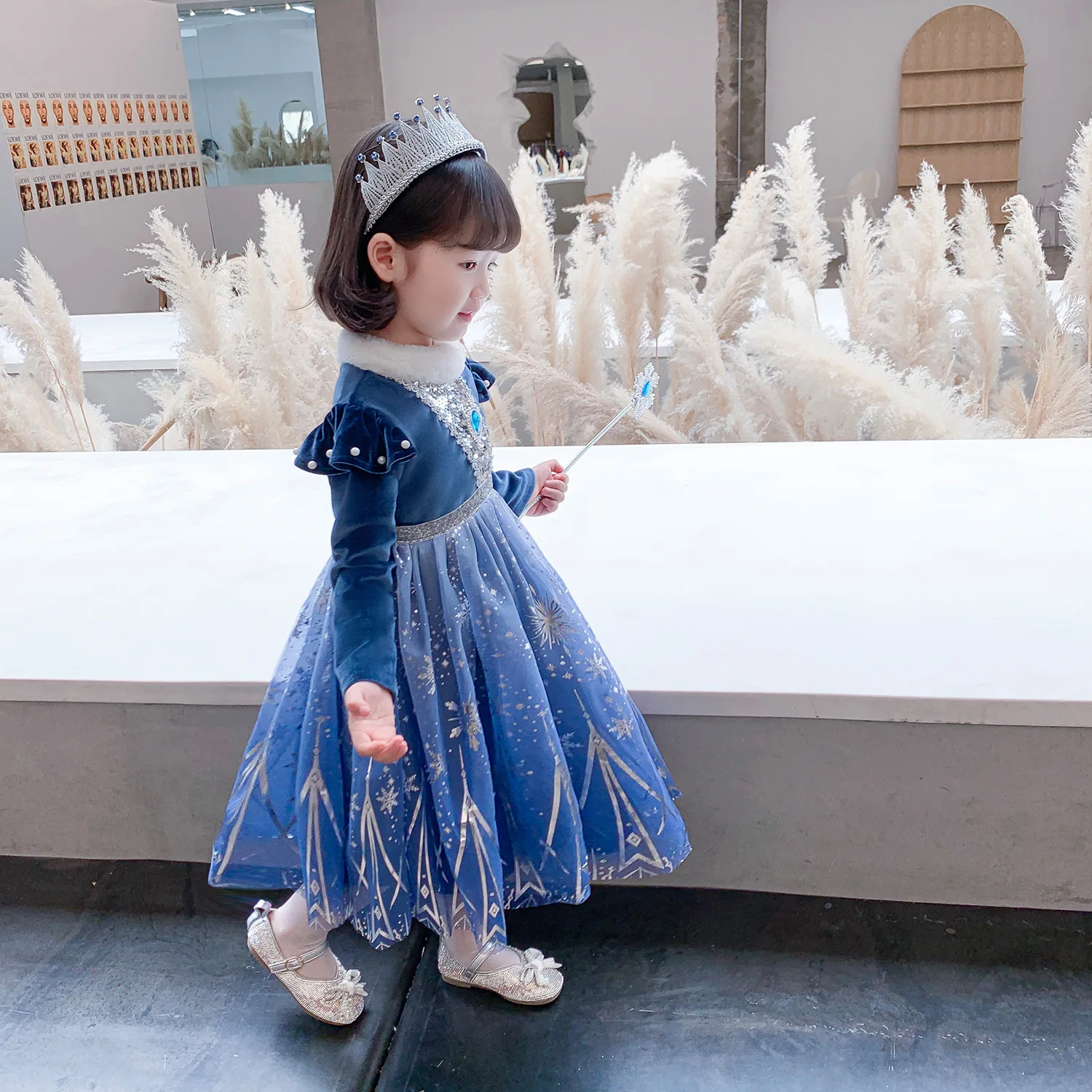 Mädchen Winter Eiskönigin Prinzessinnenkleid Samt Langarm Kunstfellkragen Farbverlauf Schneeflocken-Tüllkleid für Weihnachten Geburtstag – Detail 3