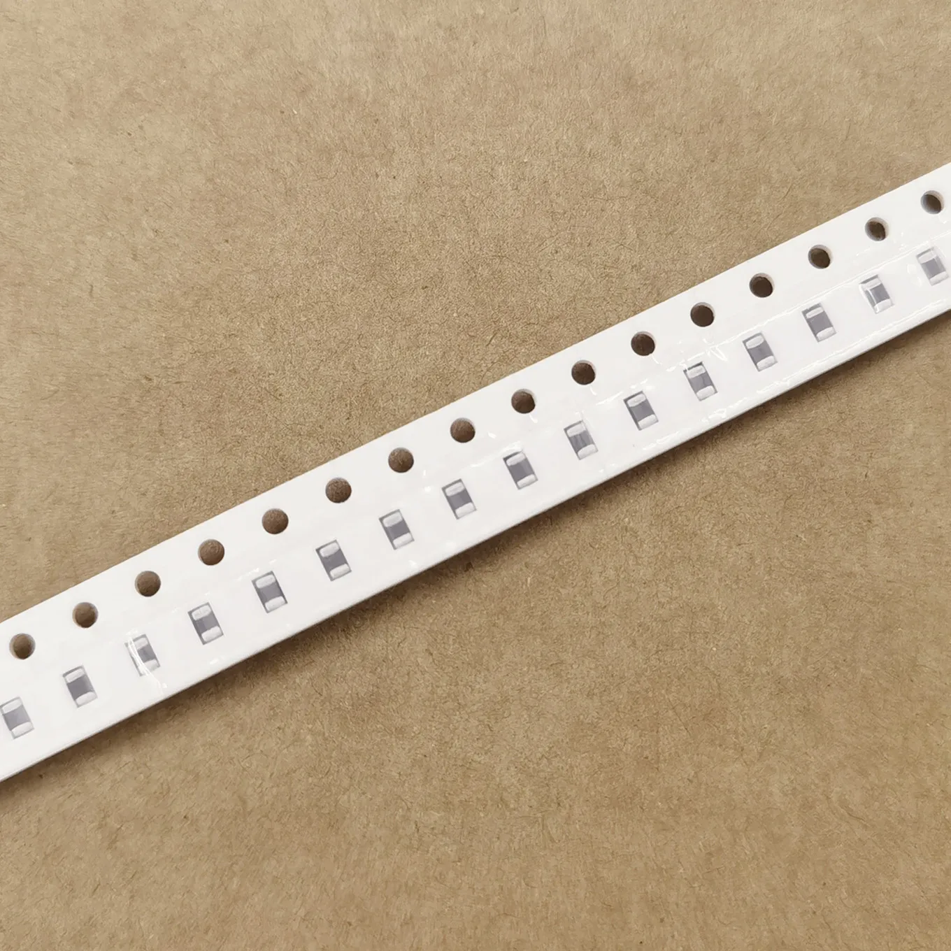 Original new 100% HCB2012KF-121T50 0805 120R 5A SMD high current magnetic bead inductor