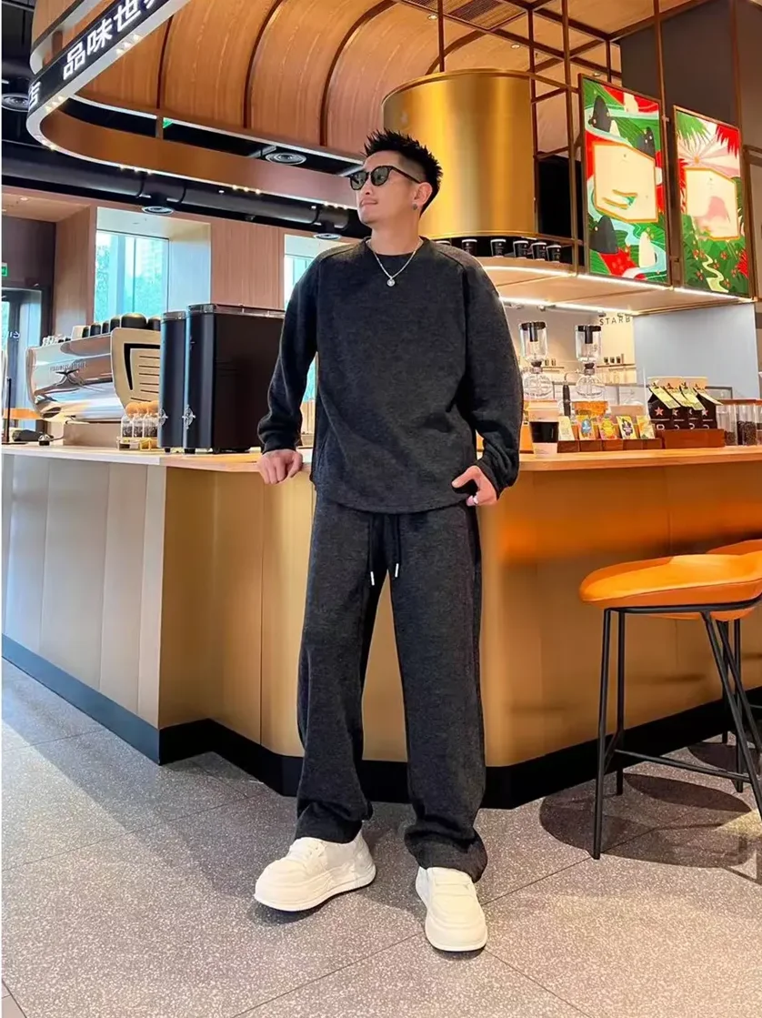 

Мужской утепленный осенне-зимний повседневный комплект с флисовой подкладкой: толстовка и брюки, удобный крой, ткань из смесового хлопка.