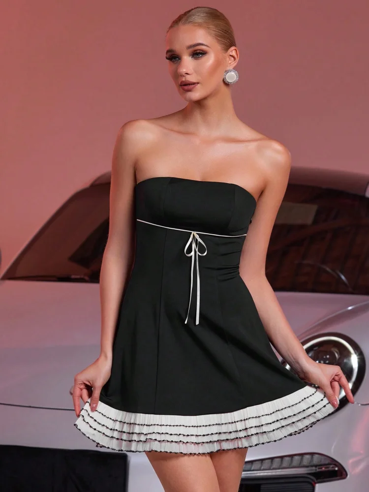 Elegancka czarna sukienka mini z dekoltem V - usage example