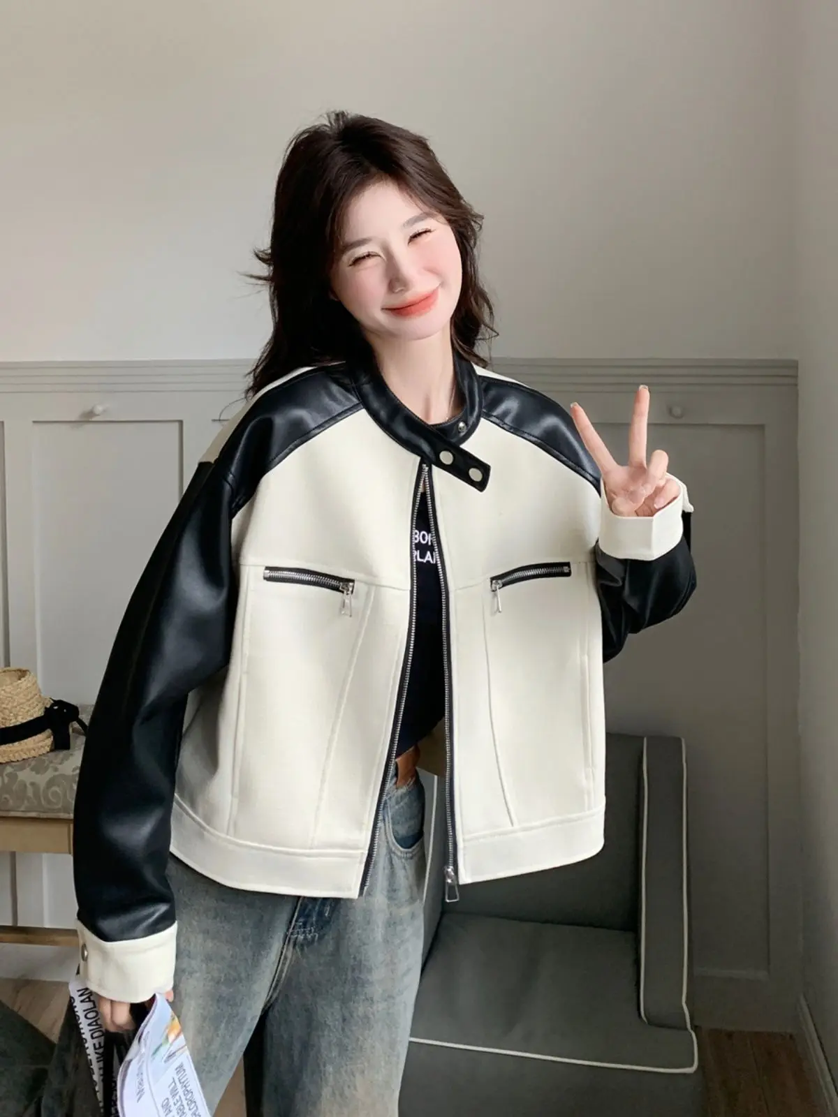 Jaqueta de Couro Feminina Vintage Estilo China-Chic com Contraste Preto e Branco, Design Solto, Manga Longa, Moda Primavera Outono