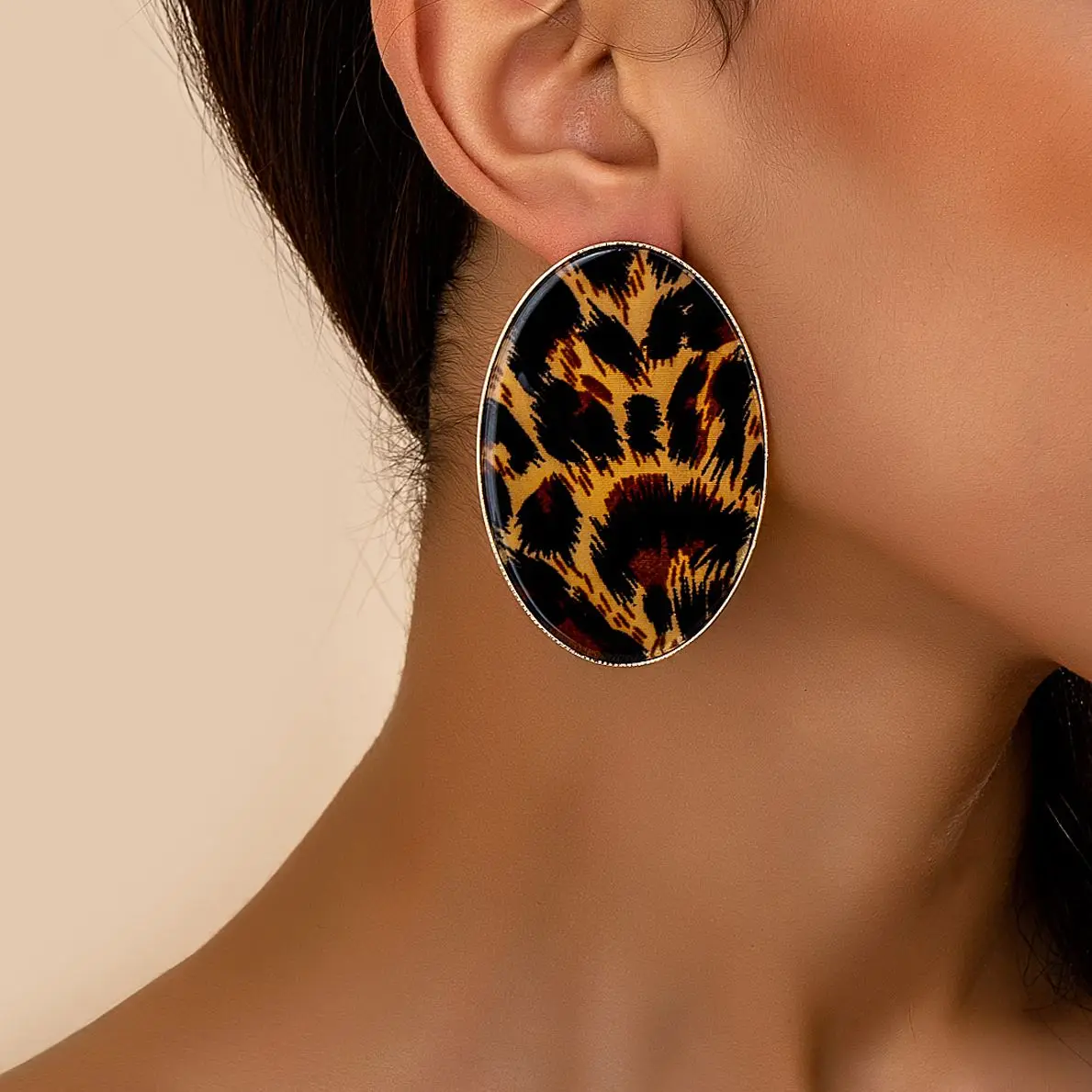 A Pair of Women's Earrings, Exaggerated Oval Leopard Print Earrings, Suitable for Daily Wear and Parties