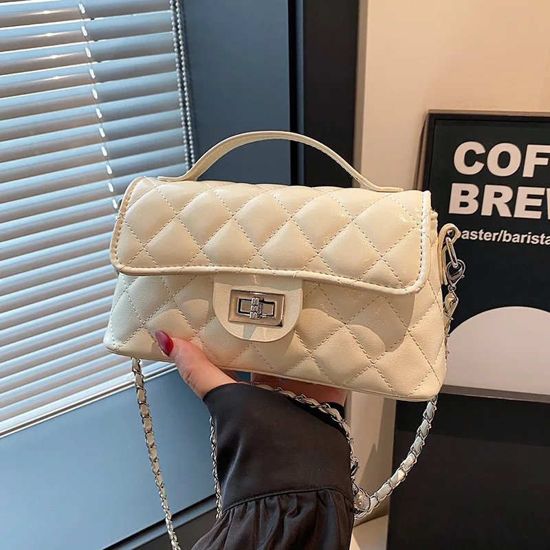 

New Xiaoxiangfeng Square Bag for Women, Diamond Chain Messenger Bag, Lock Portable Model, High-end Travel Bag.