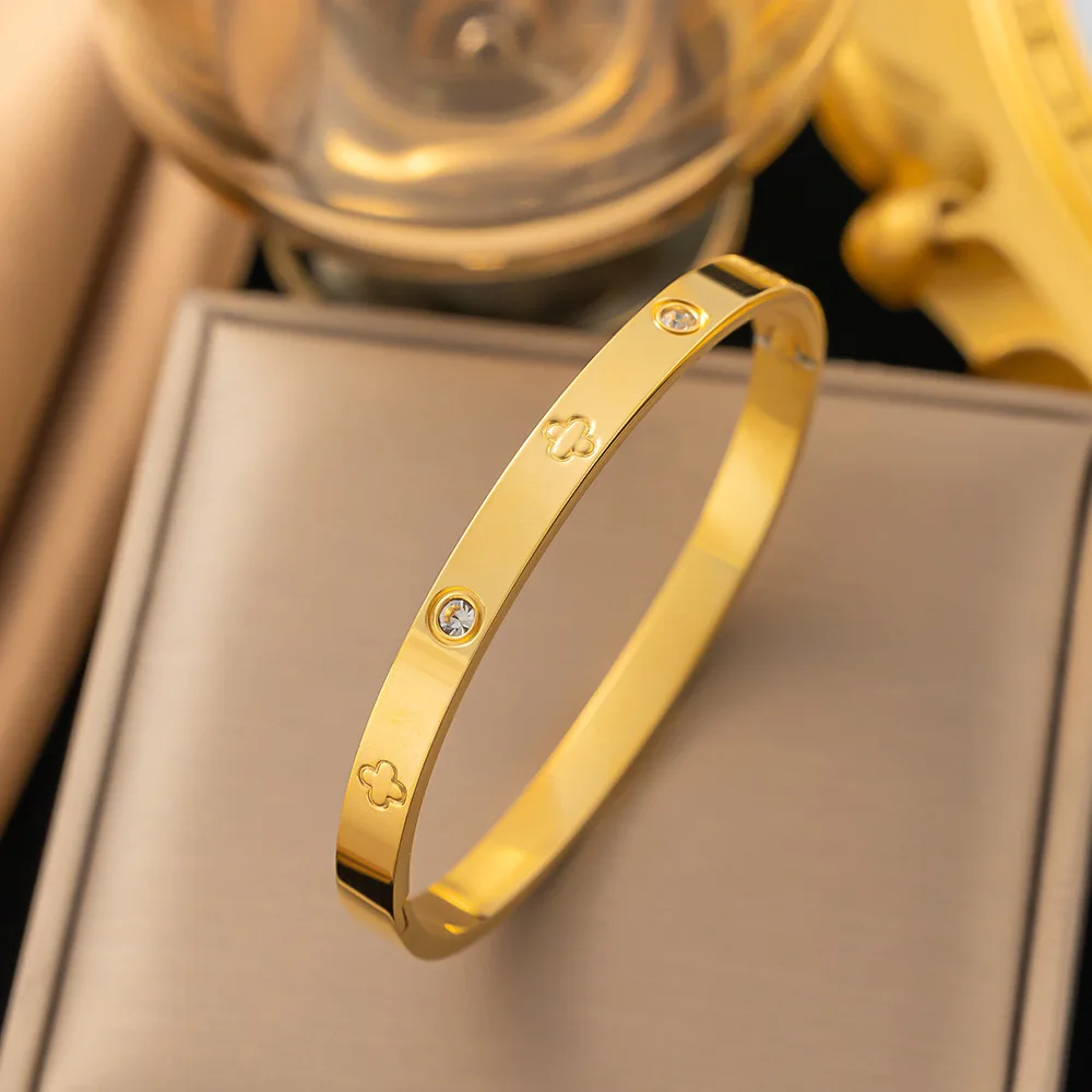

French Fashion Stainless Steel Clasp Bracelet, Simple and Versatile, Four-leaf Clover Titanium Steel Bracelet for Women