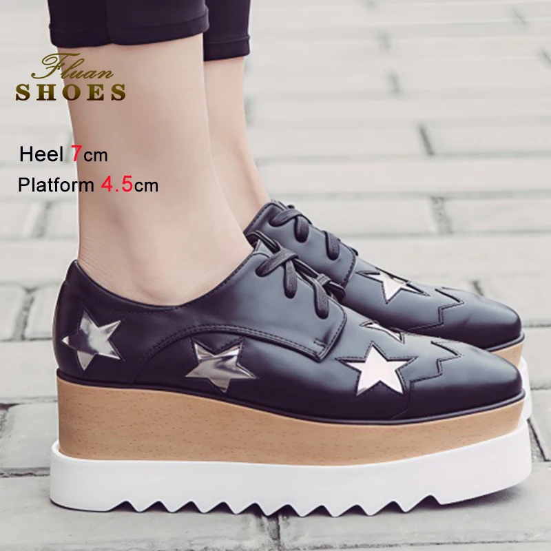 

2025 весенне-осенние черные женские туфли на танкетке на высоком каблуке 7 см на платформе 4,5 см, кроссовки-маффины, повседневная обувь без шнуровки из лакированной кожи