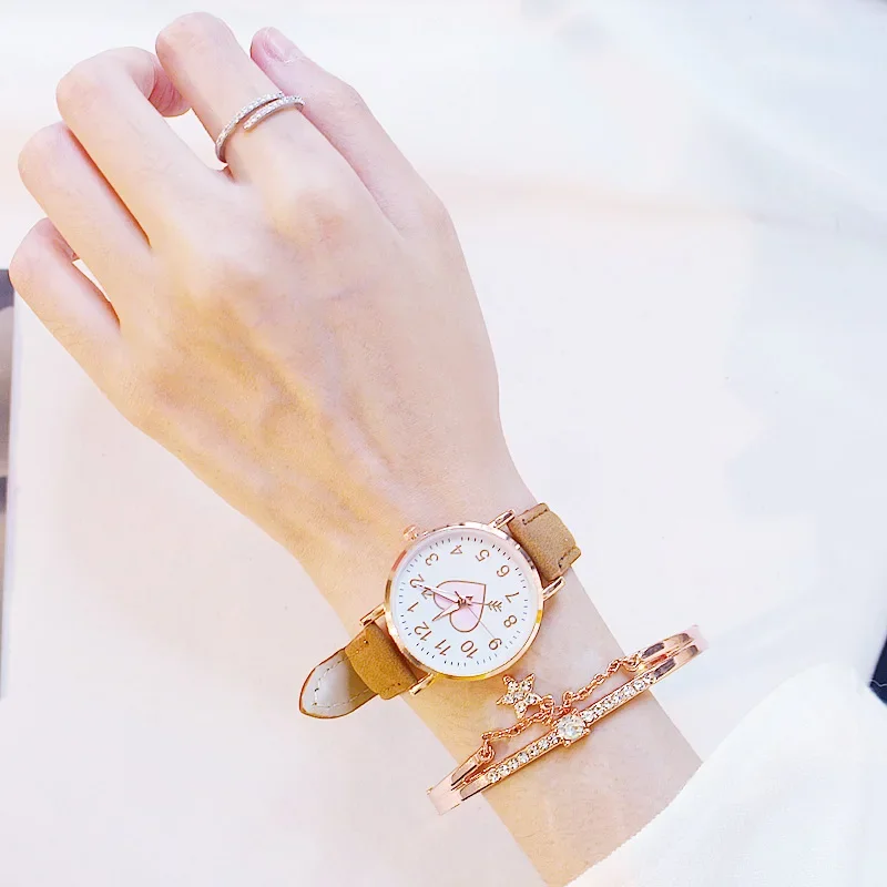 Cute Heart Pattern Dial Girls Quartz Wrist Watch Simple Leather Band Fashion Watch For Student Daily Gift
