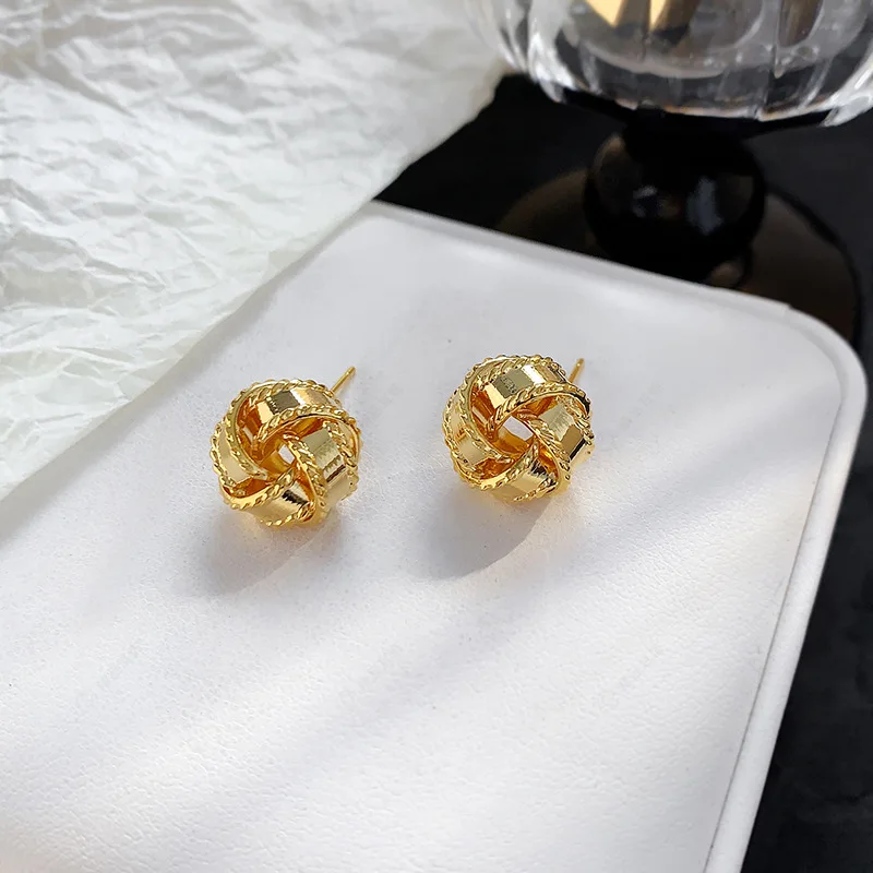 Einfache Gold Farbe Wrapping Ball Stud Ohrringe für Frauen Mode Punk Kleine Blumen Ohrring Schmuck Zubehör Geschenke