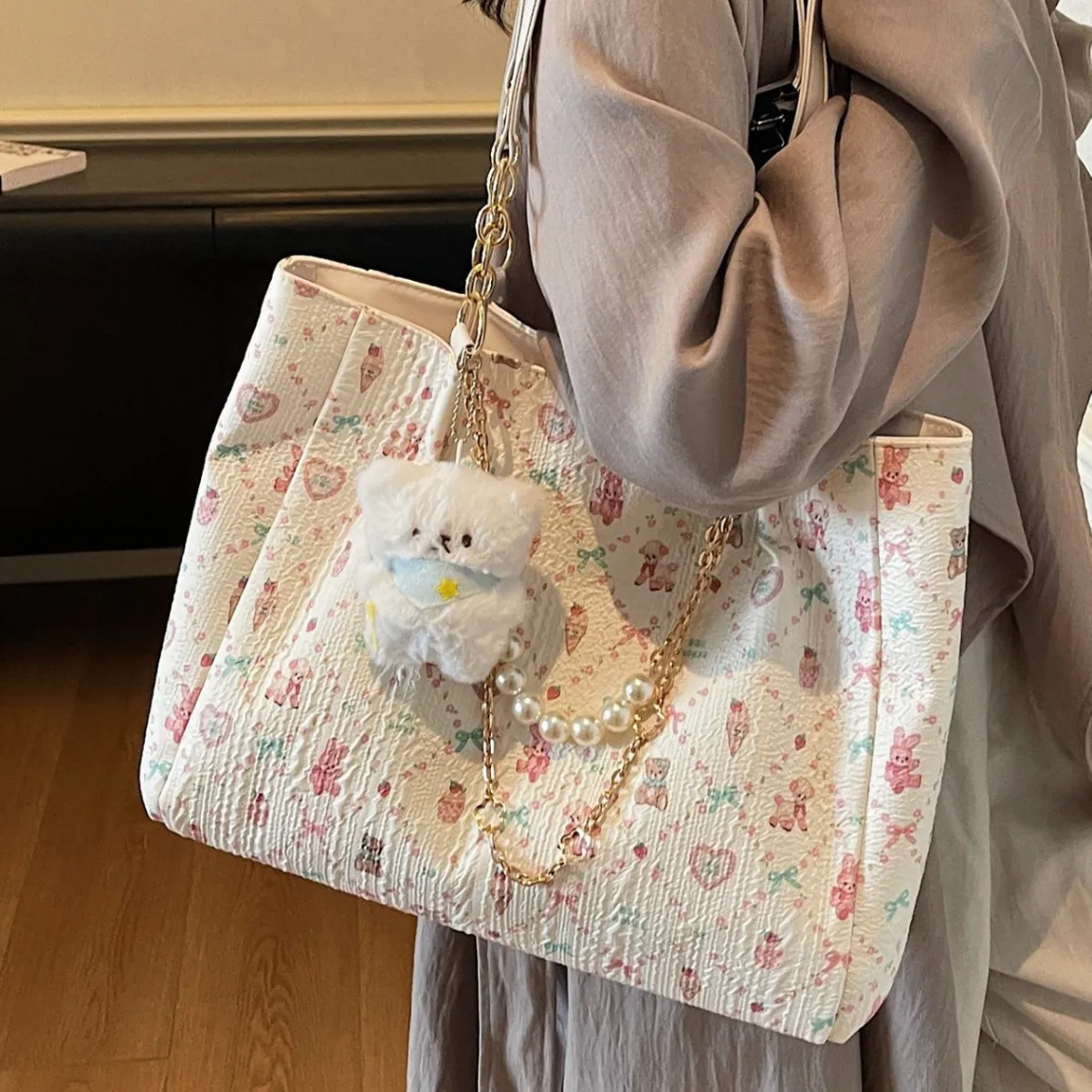 

New Lightweight Tote Bag for Women, Waterproof Shoulder Handbag, Large-capacity Casual Model, Fresh and Versatile Style