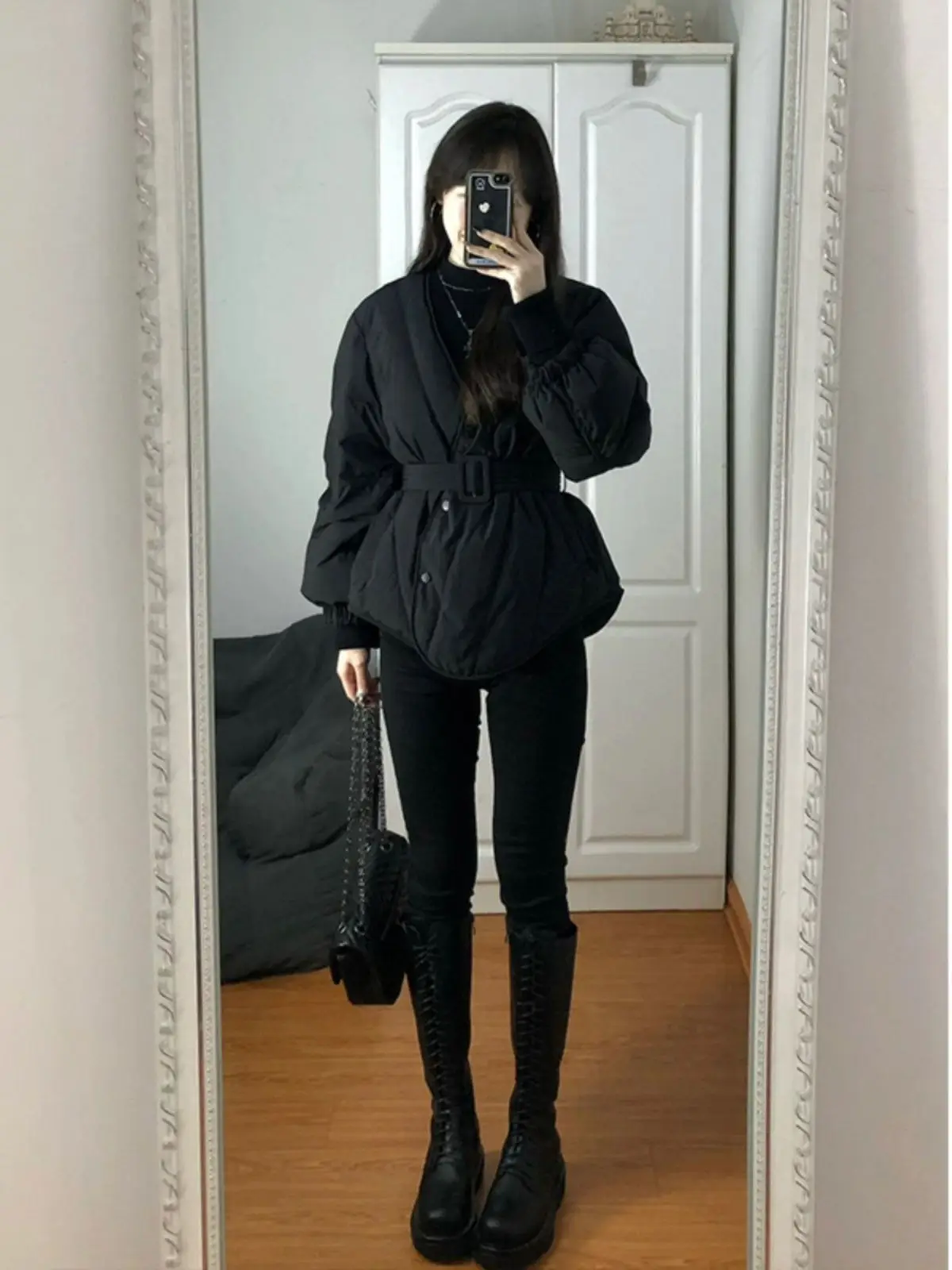 Zimní nový zesílený bavlněný kabát 2025 s francouzským luxusním stylem a kolekcí pasu, krátká černá bunda pro zvýraznění štíhlosti - náhled 4