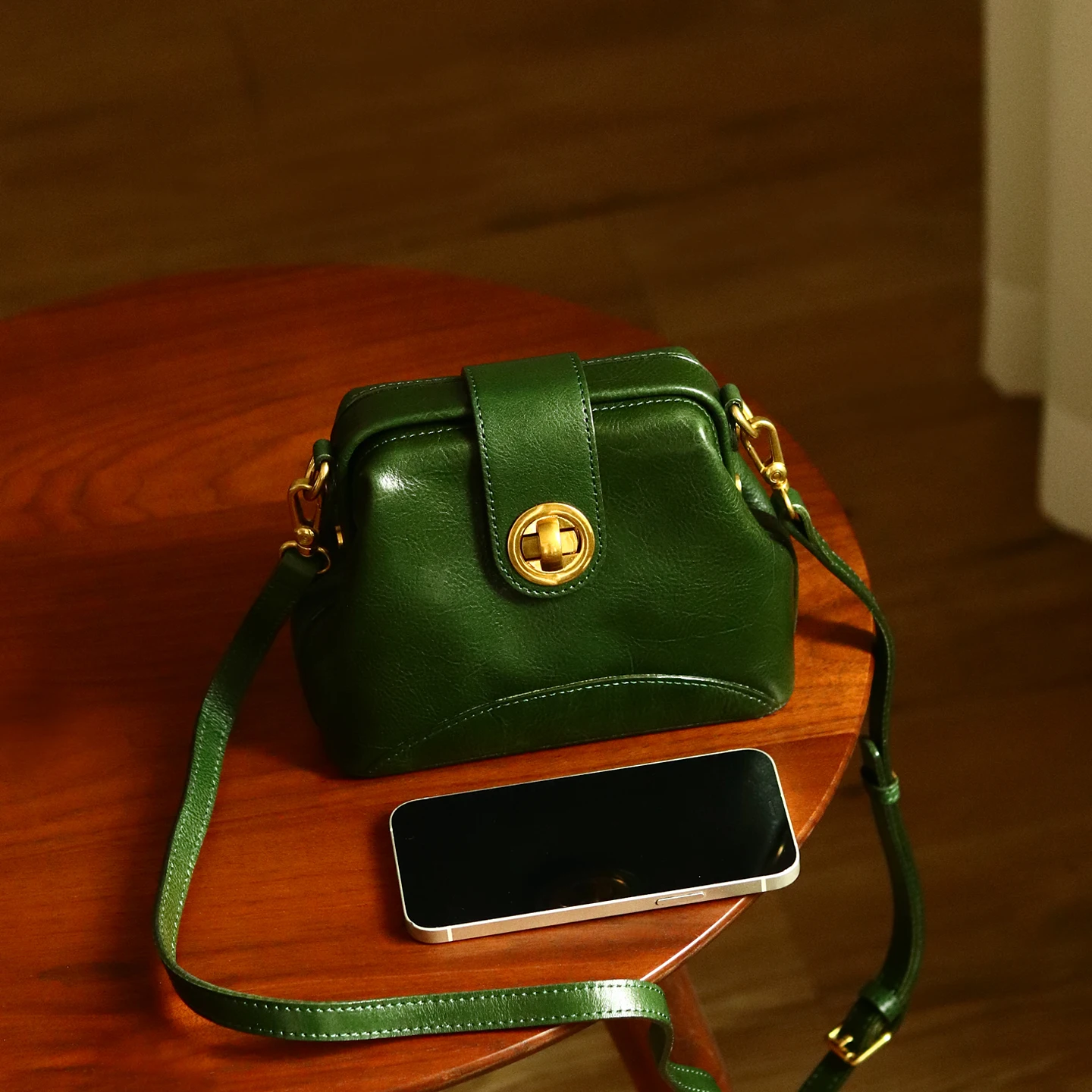 

Кожаная сумка для телефона Peawar, ручная работа, женская, модная, из натуральной кожи (верхний слой), однотонная, молодежная, на молнии