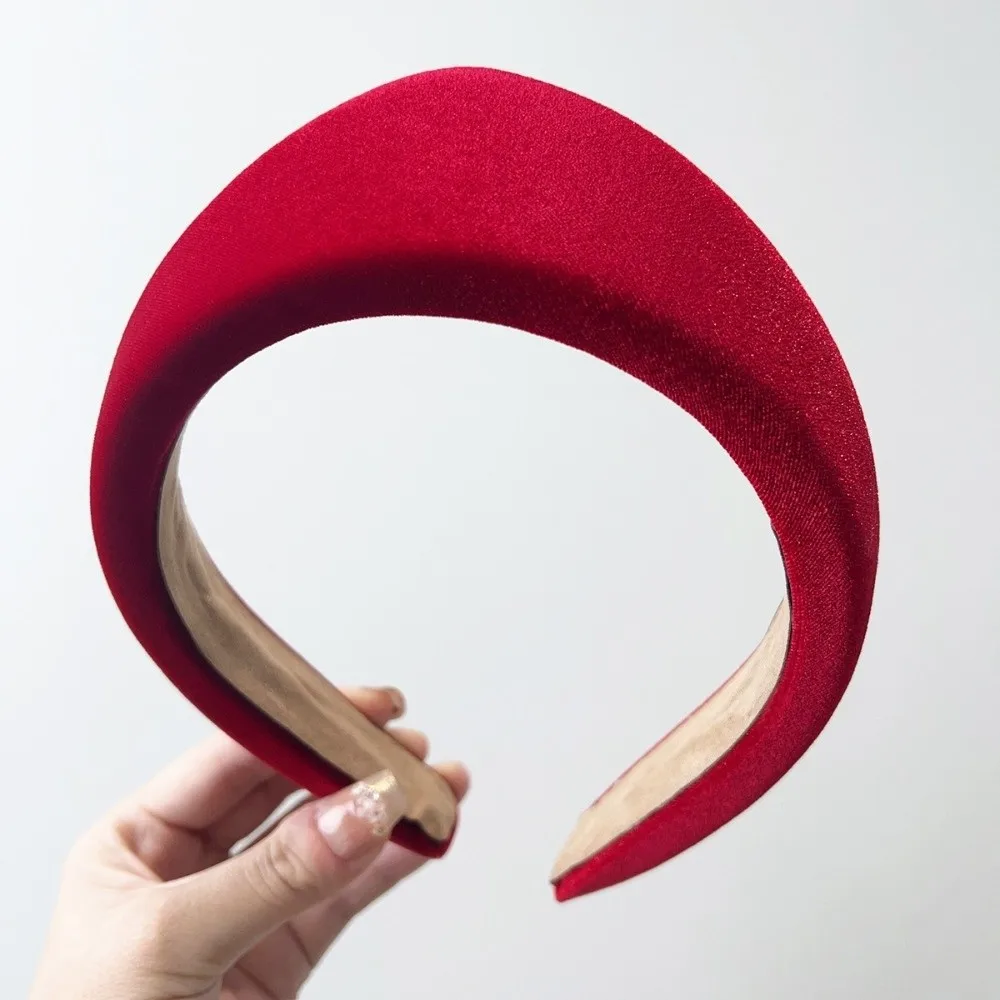 Elegant Velvet Triangle Headband Individual Classical Wide Edge Hair Hoop European Style Crown Retro Hair Accessories Wedding