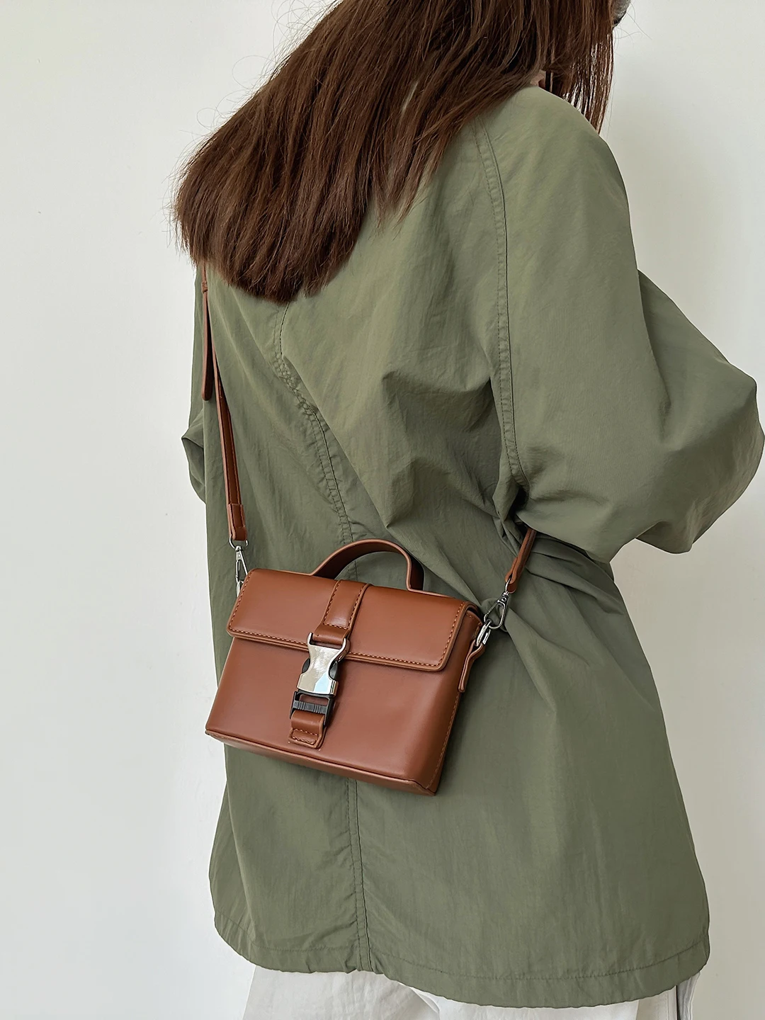 

Новая усовершенствованная мужская уличная сумка через плечо, повседневная универсальная пригородная сумка почтальона, сумка на одно плечо, модная ло...