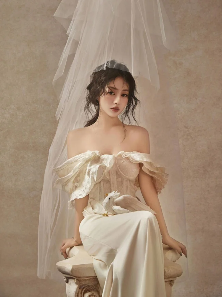 

2026 New White Girl Mood Portrait Photography Clothing Studio Atmosphere Art Photo Shoot Ethnic Stage Costume Women