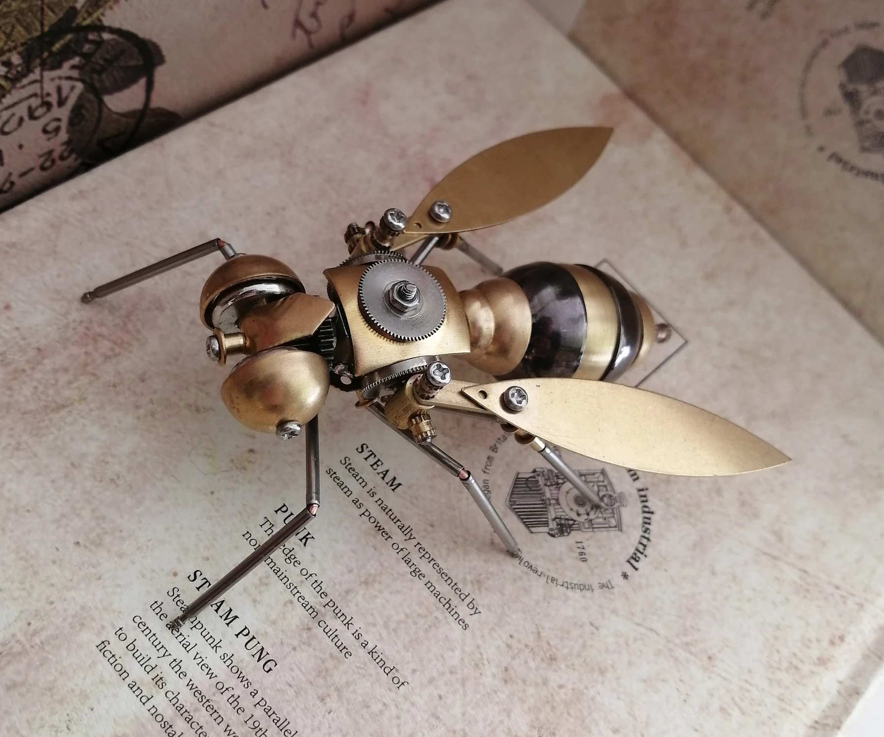 

3D Steampunk Mechanical Insect Full Metal Big Bee Featured Pure Handcrafts Home Gift Ornament - Finished Product