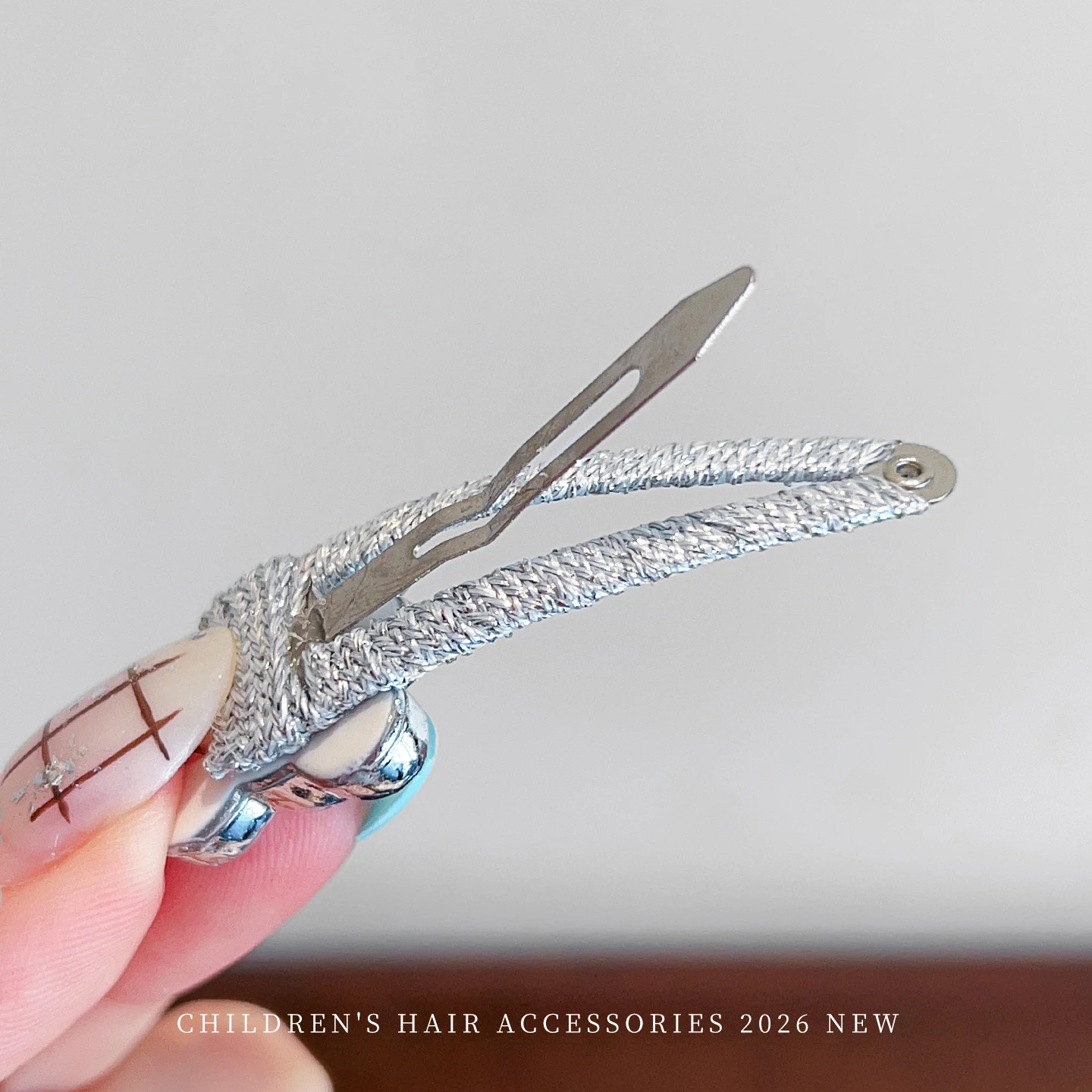 2 Stück/Set, niedliche Haarspangen mit Bären-, Herz- und Sternmotiven, silberfarbene Metall-BB-Haarspangen, Mädchen-Haarspangen, Kinder-Haarschmuck. – Detail 7